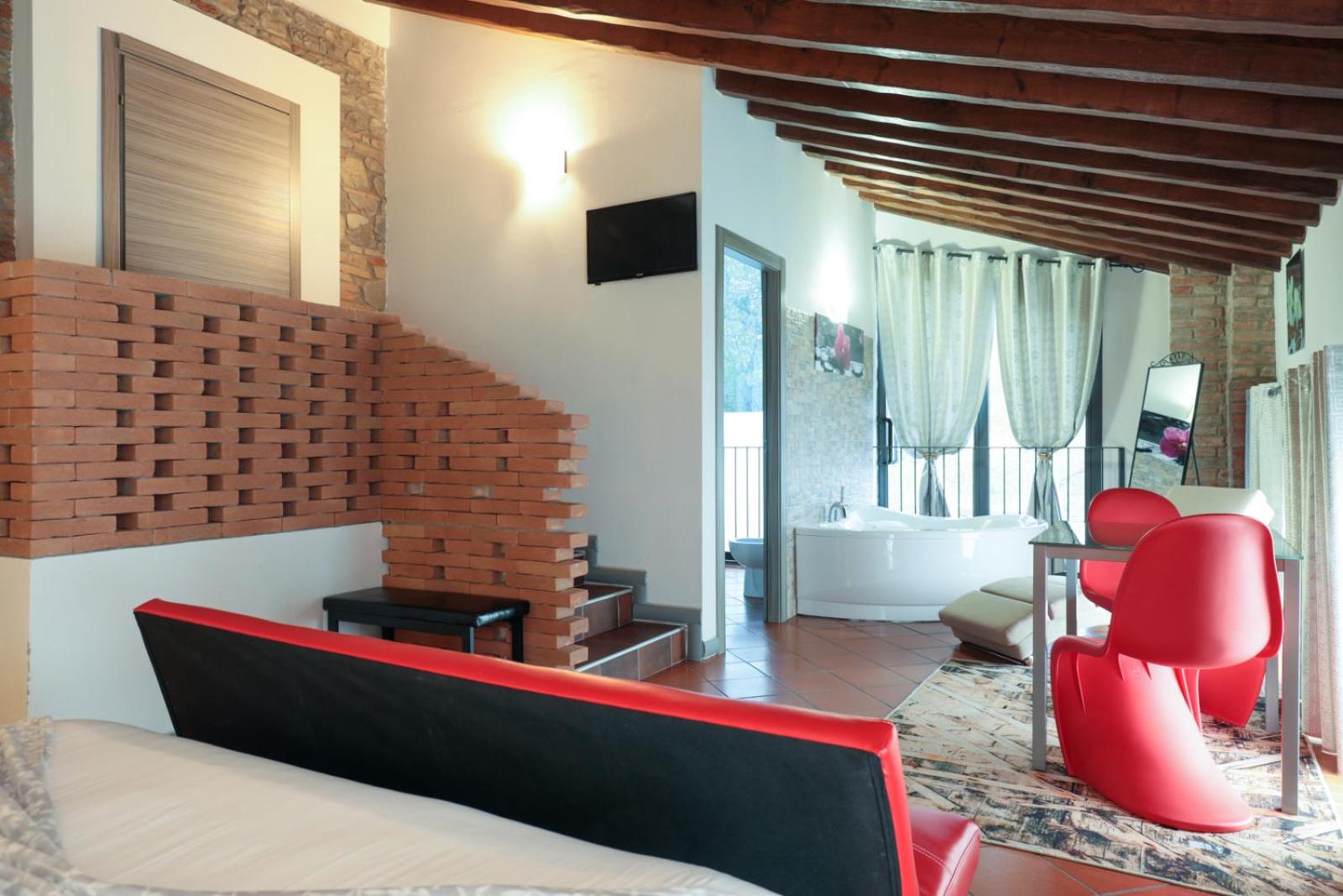 Deluxe King Room - Photo 6