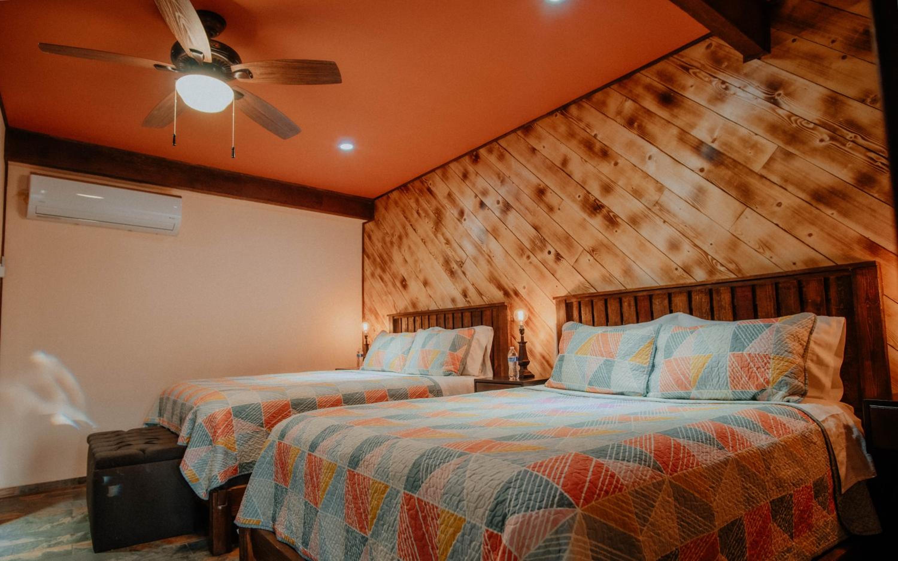 Standard Twin Room with Sofa - Photo 9