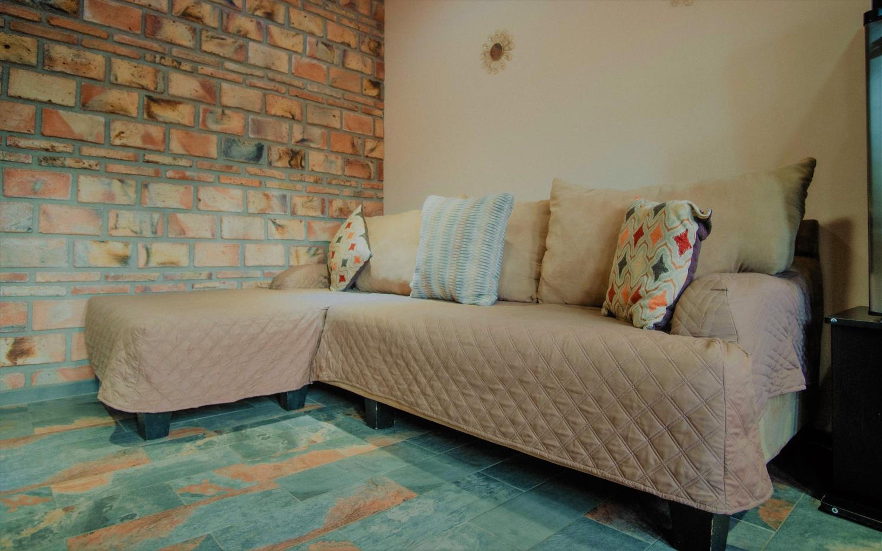 Standard Twin Room with Sofa - Photo 7