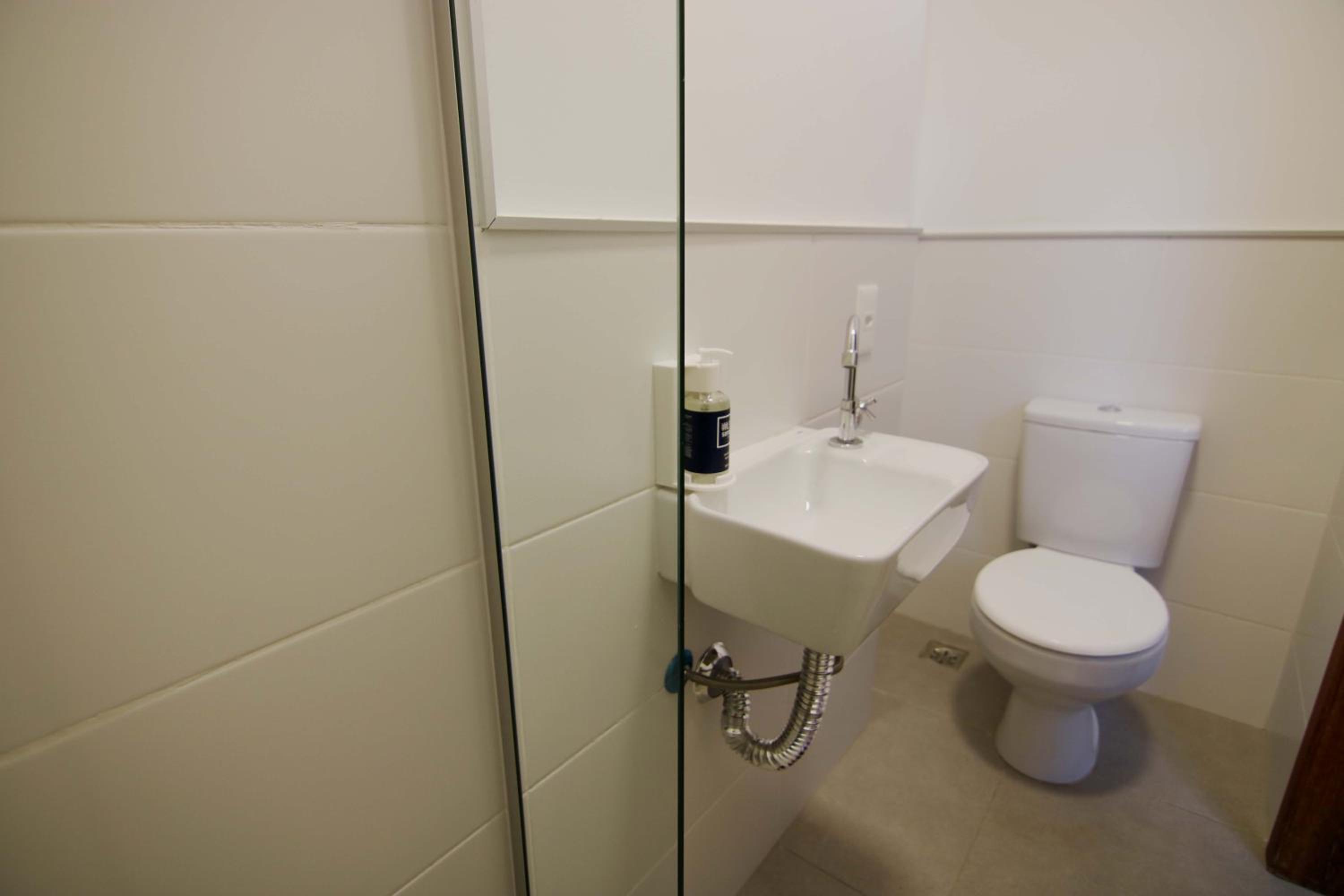 Standard Twin Room - Photo 3