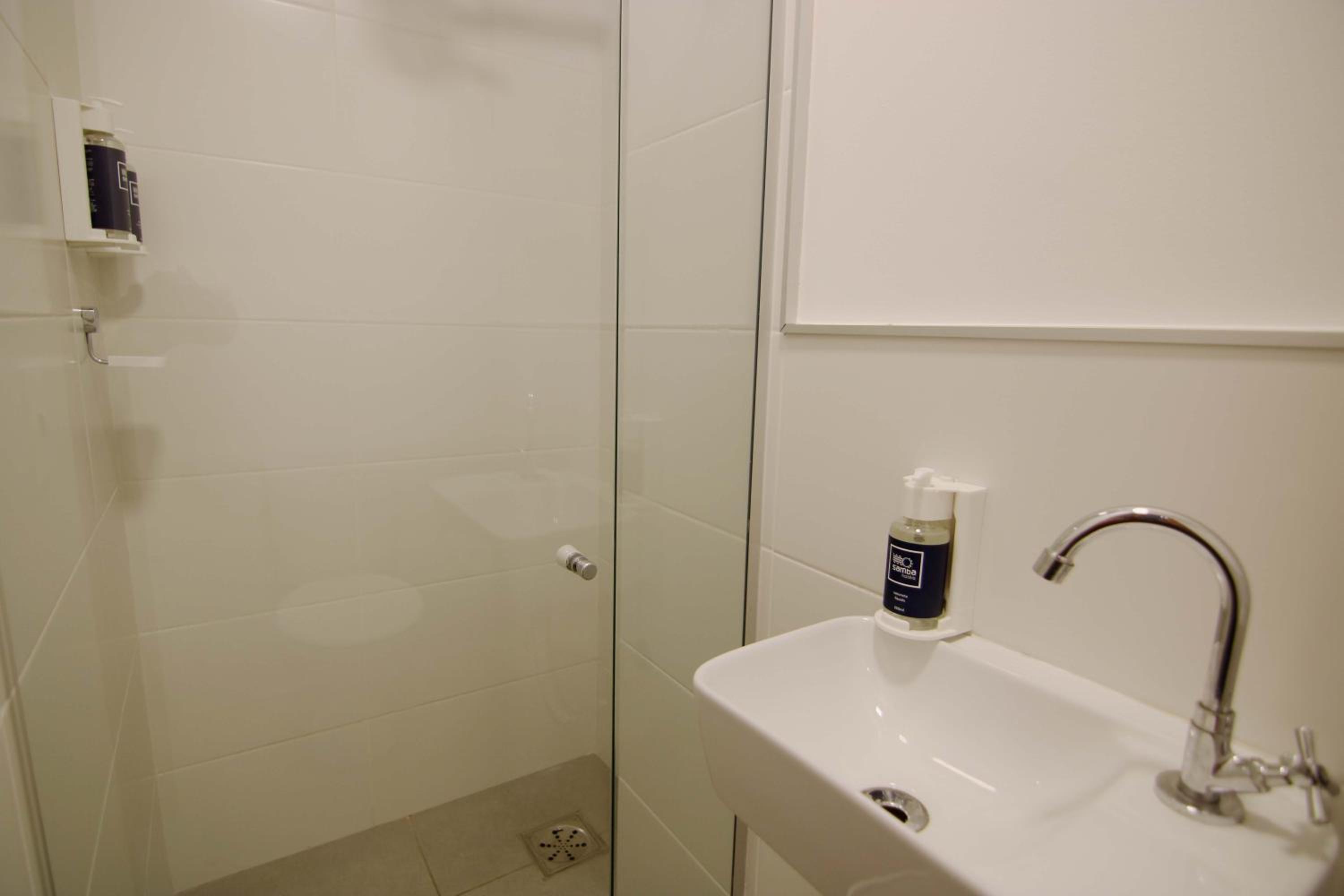 Standard Twin Room - Photo 2