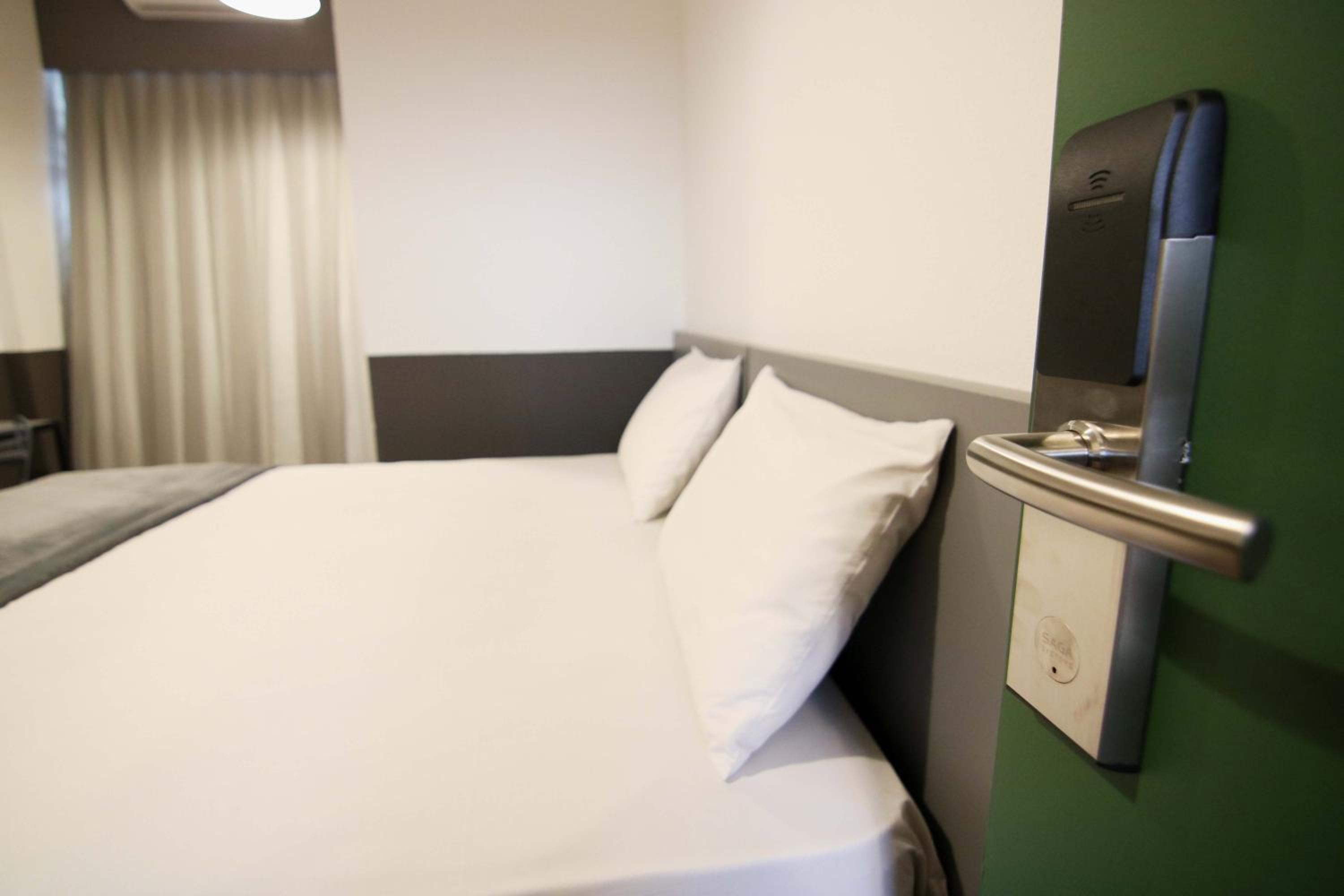 Standard Double Room - Photo 2