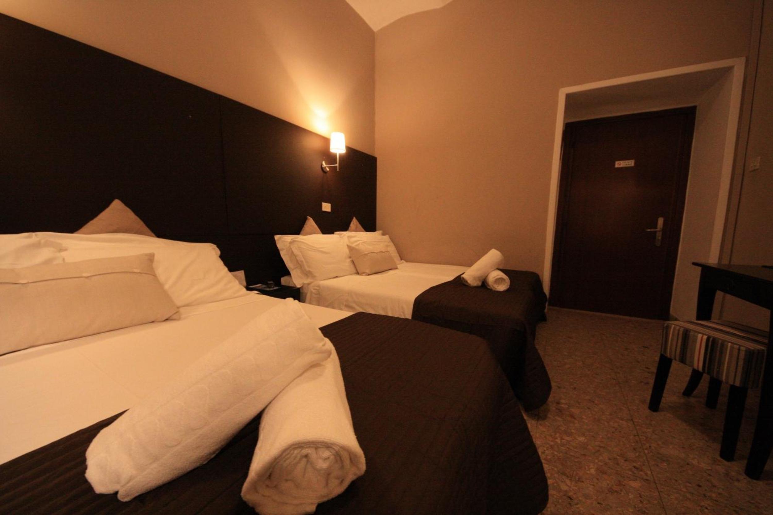 Double Room with Shared Bathroom photo 1