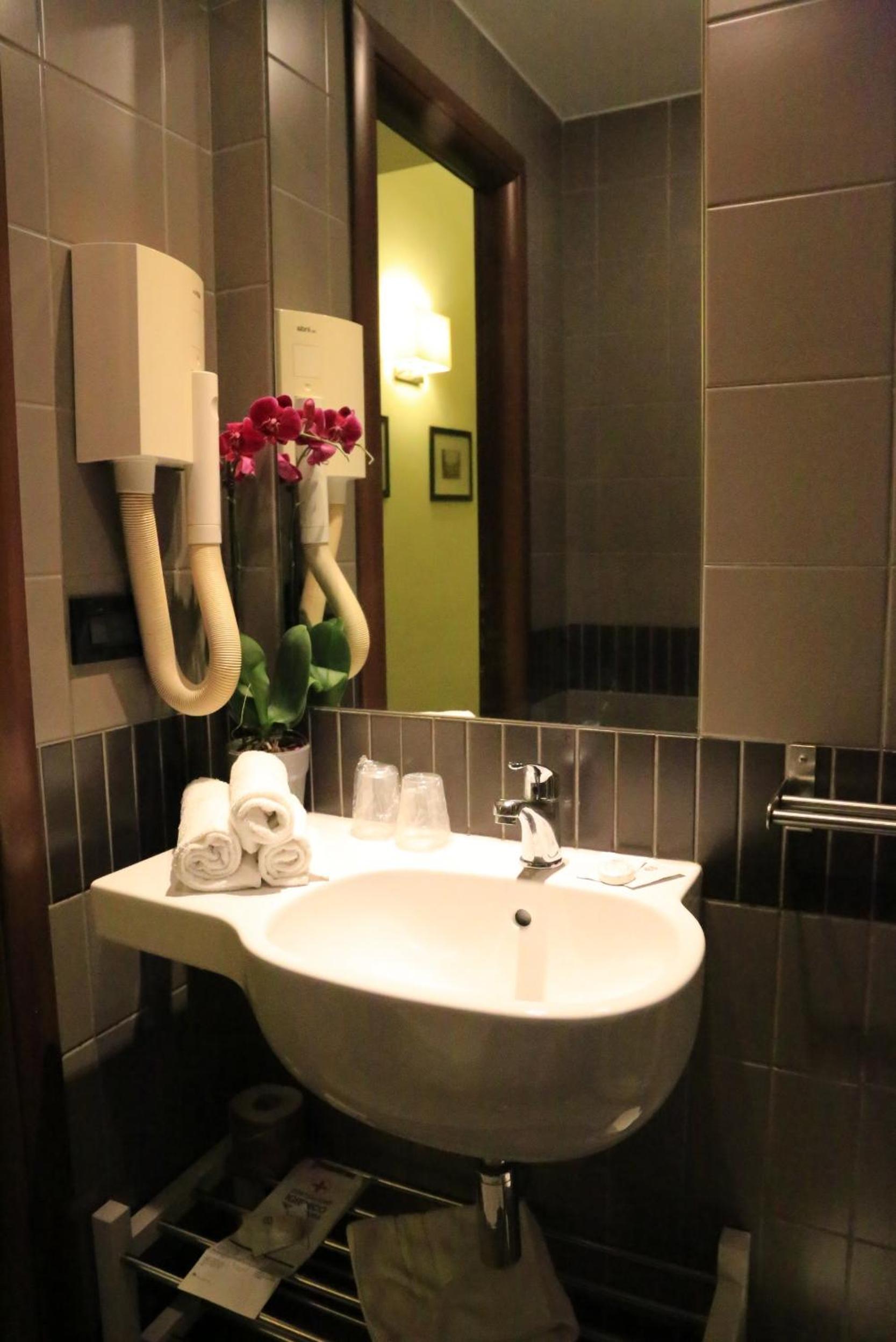 Double Room with Shared Bathroom photo 2