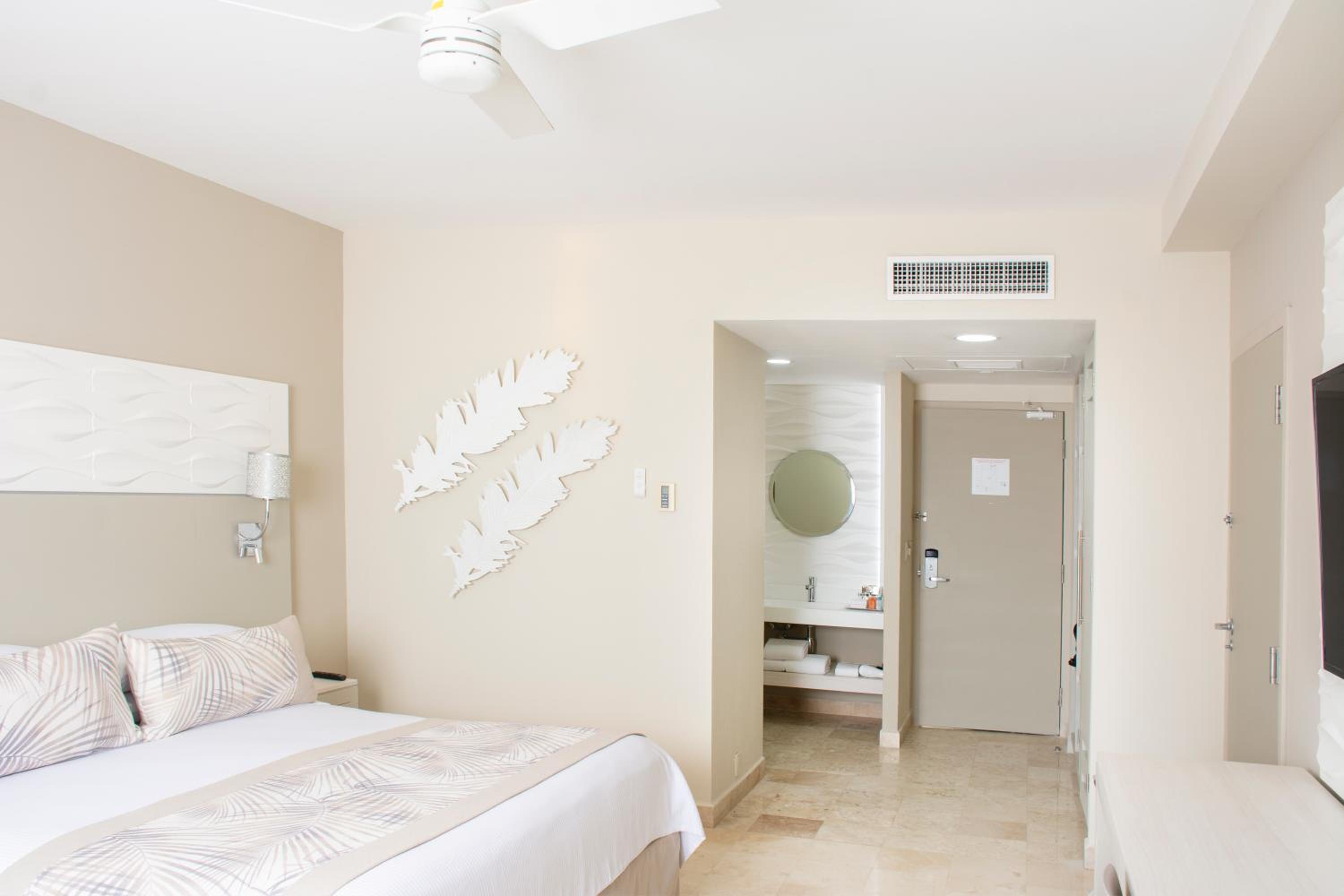 Deluxe Partial Ocean View King Room