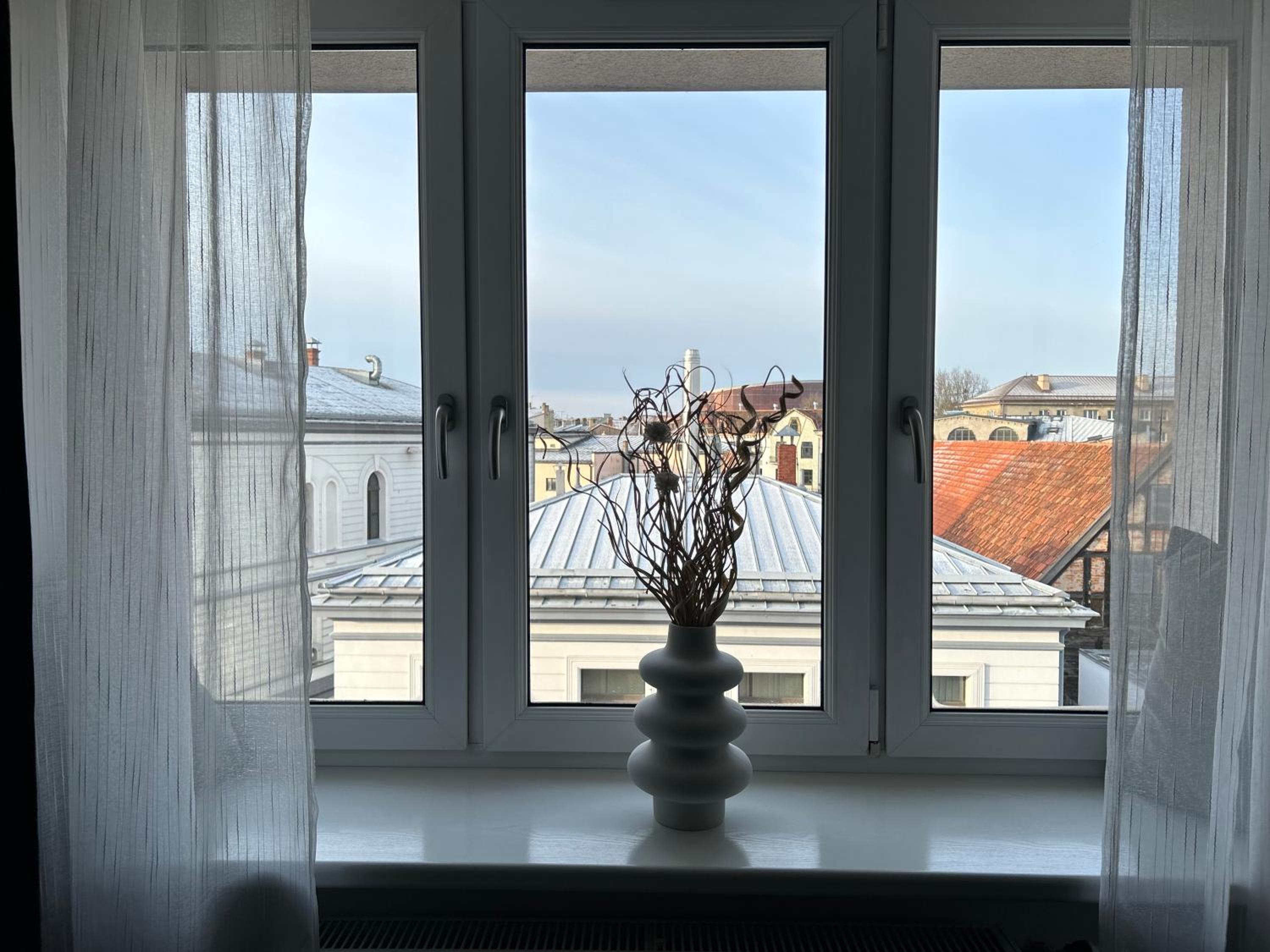 One-Bedroom Apartment - Photo 2