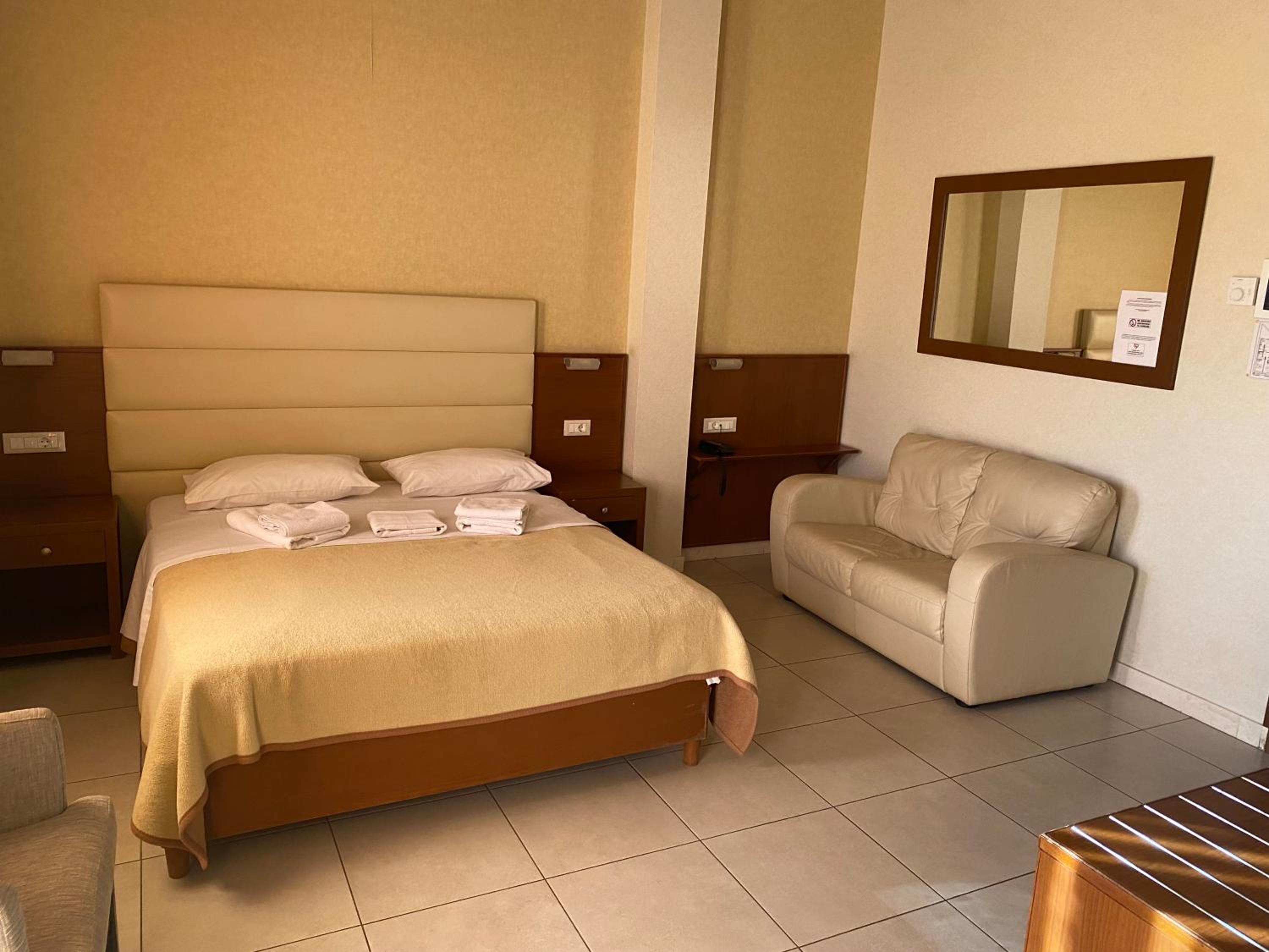 Double or Twin Room - Photo 10