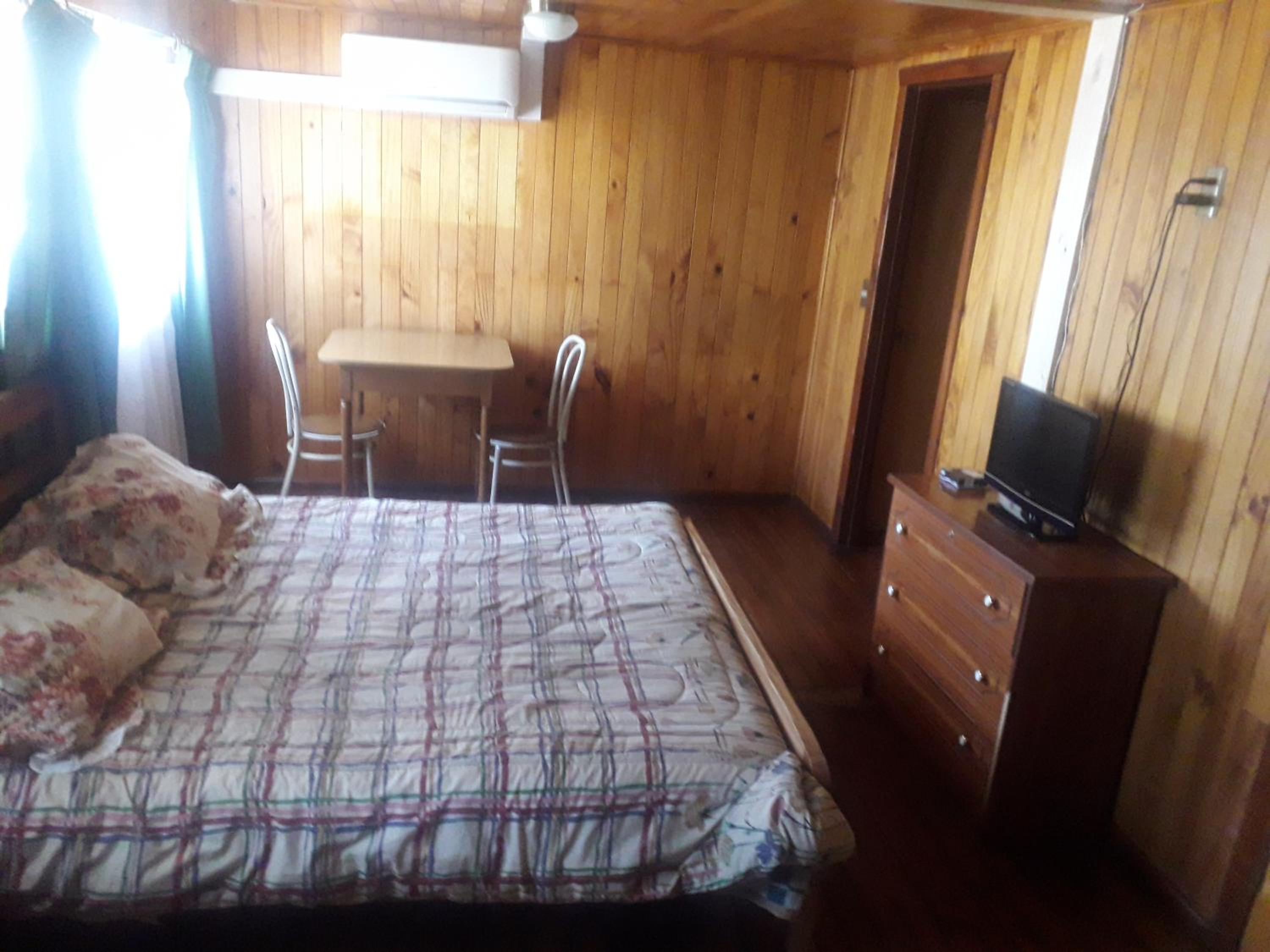 Queen Room photo 2