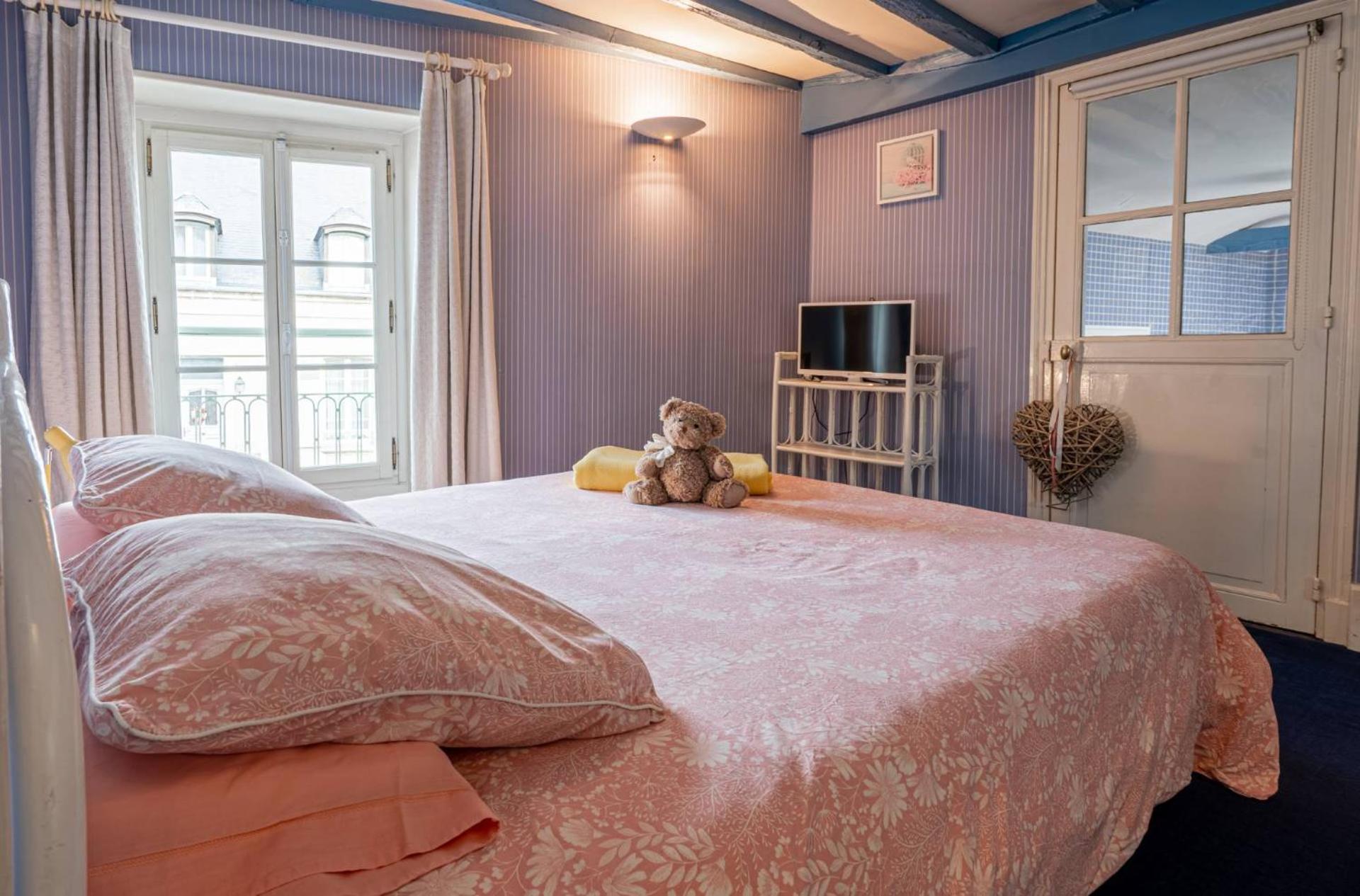 Quadruple Room with Bathroom - Photo 7
