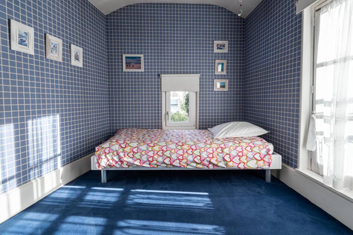 Quadruple Room with Bathroom - Photo 2