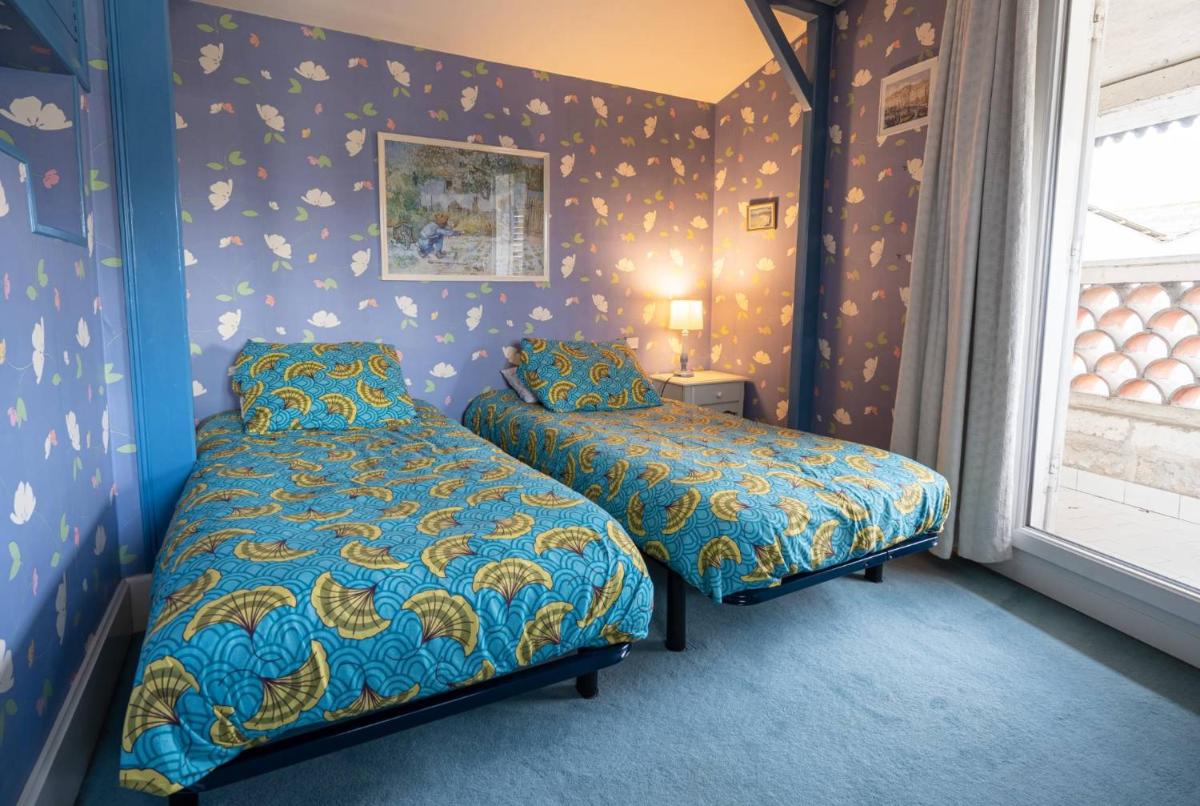 Quadruple Room with Bathroom - Photo 3