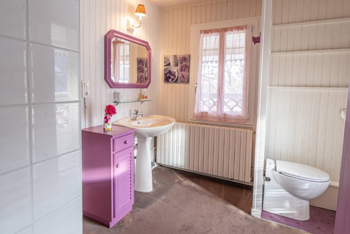 Double Room with Private Bathroom - Photo 4