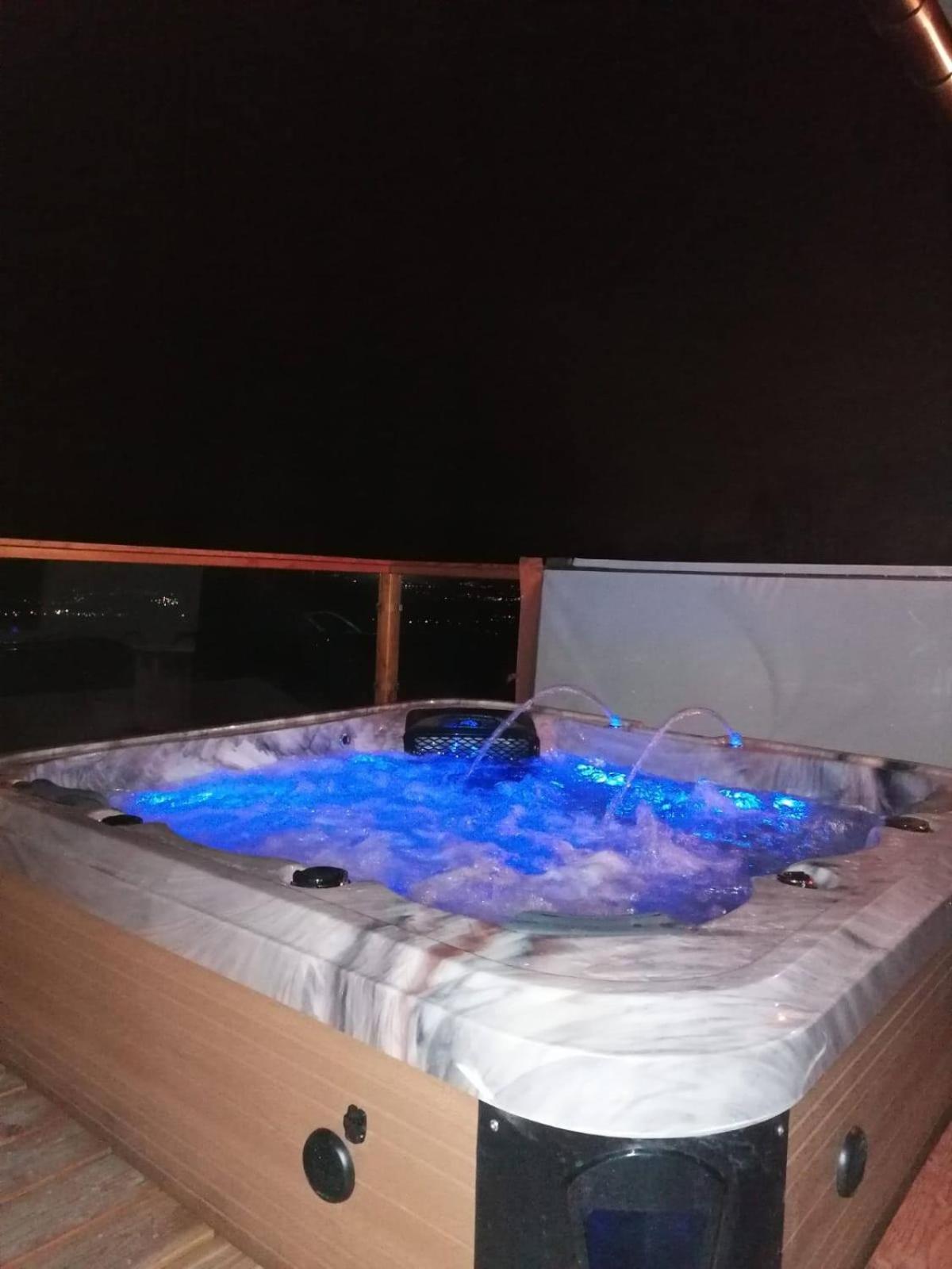 Deluxe Suite with Spa Bath photo 2