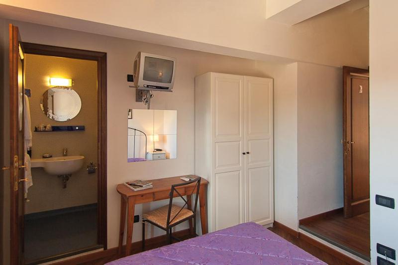 Single Room photo 3