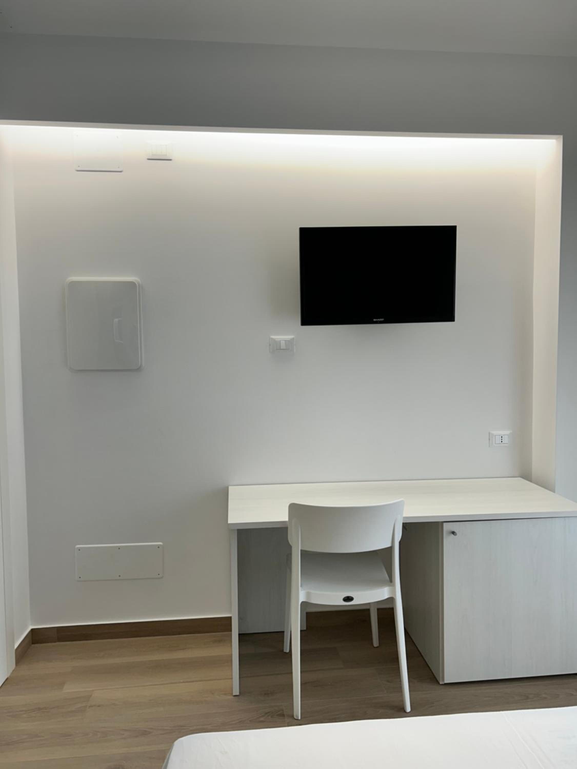 Double Room with Private Bathroom - Photo 8
