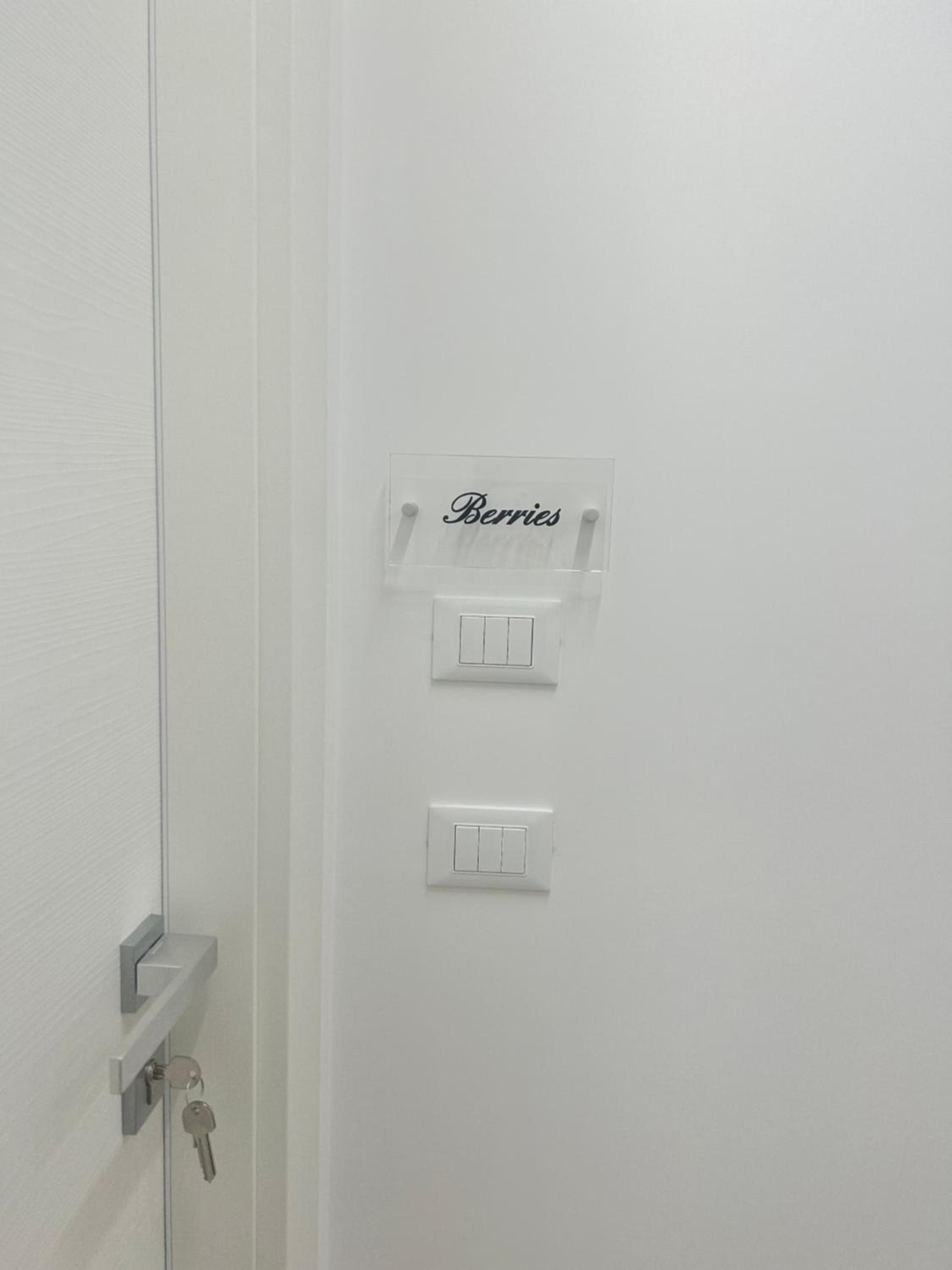 Double Room with Private Bathroom - Photo 10