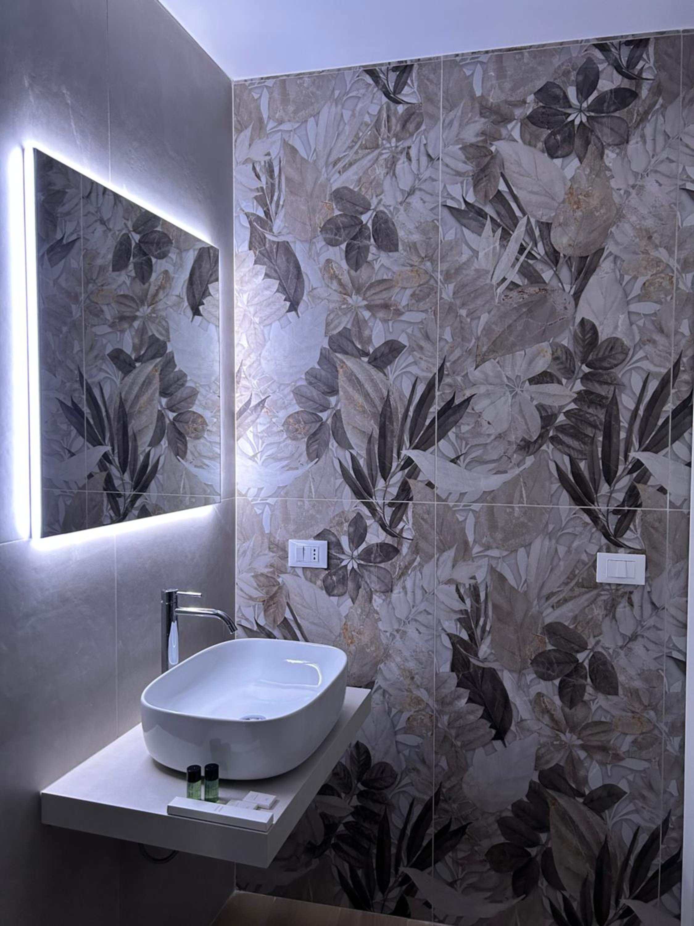 Double Room with Private Bathroom - Photo 3