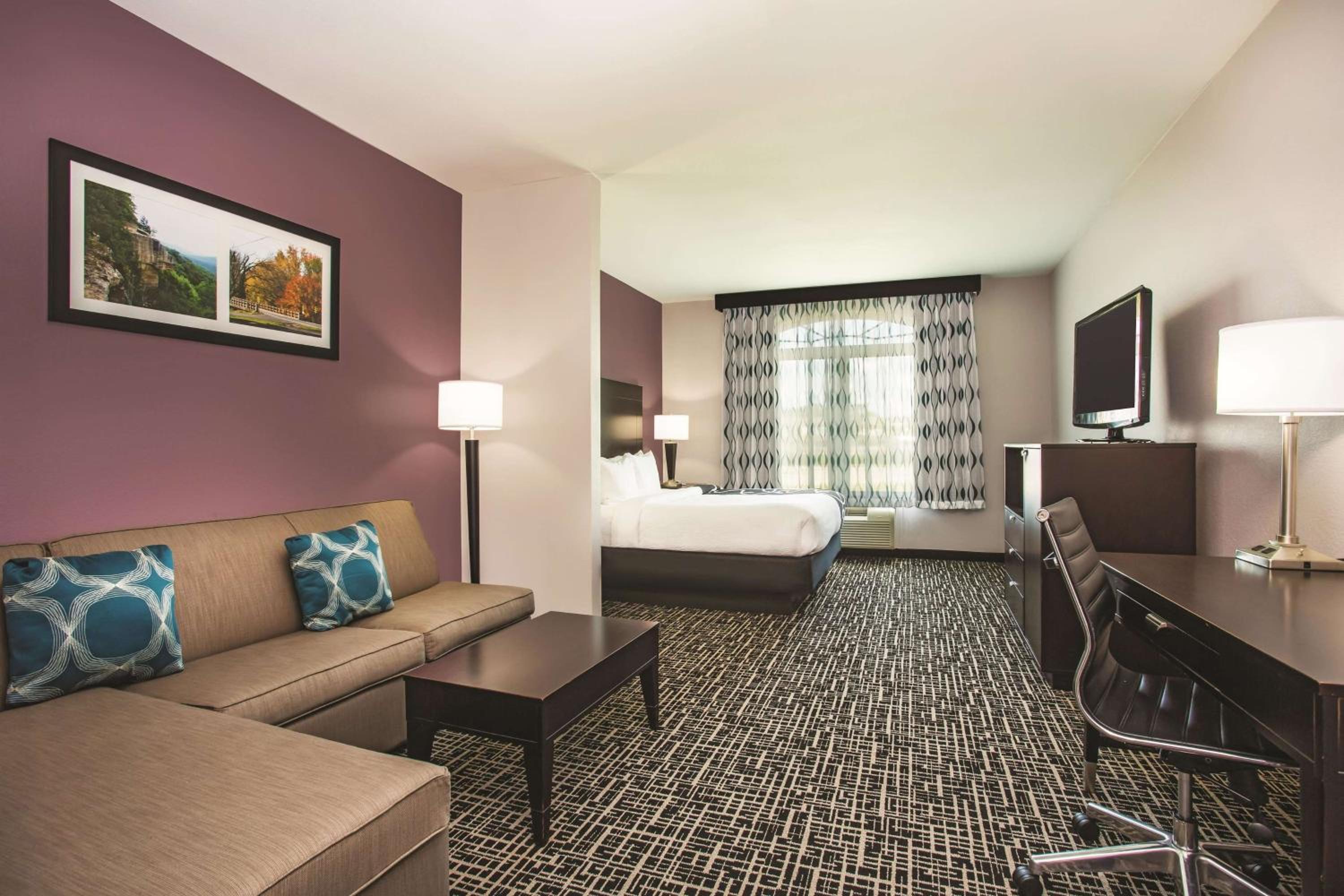 Deluxe Executive King Suite - Non-Smoking