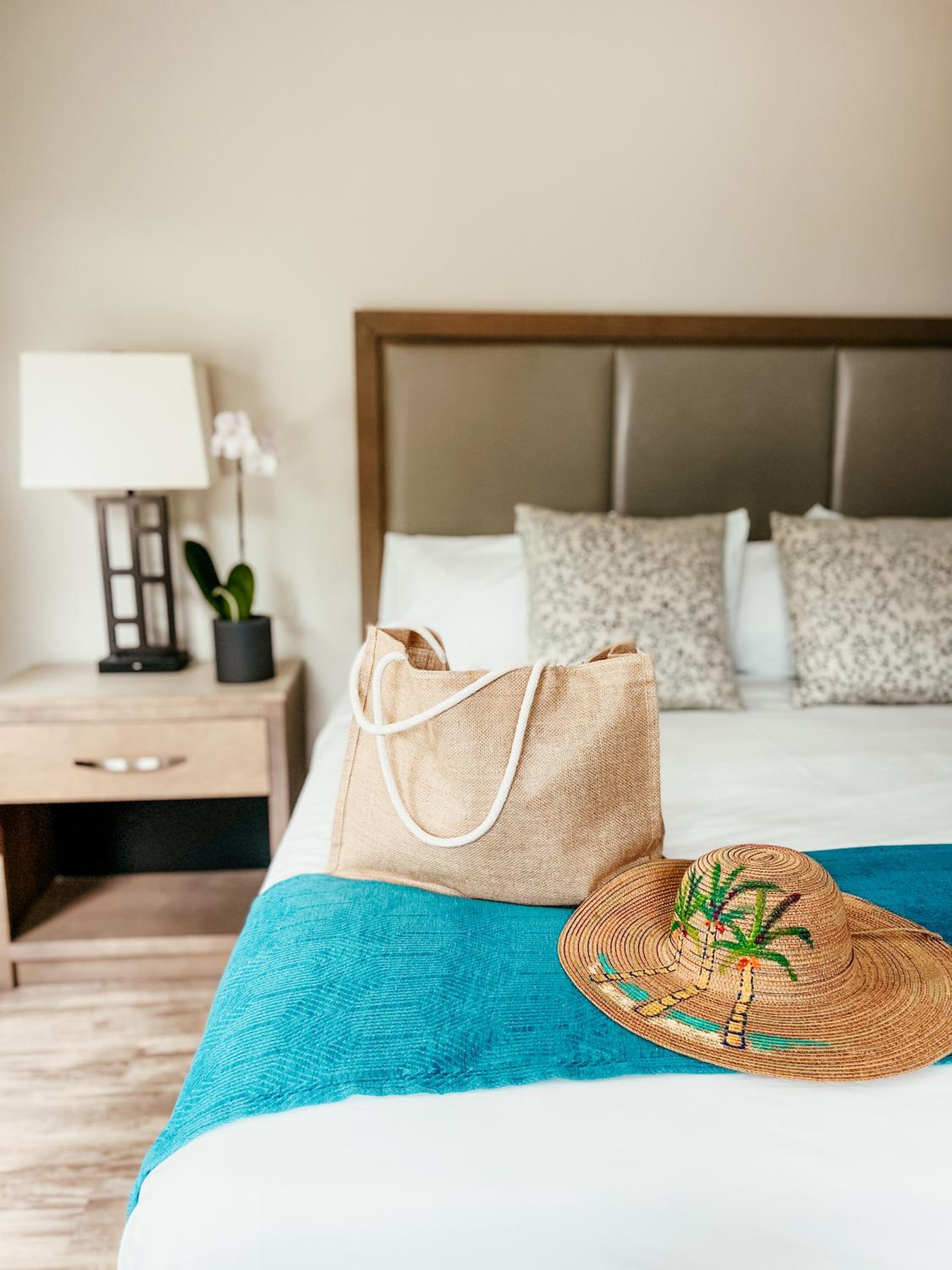 Premier Island View with Two Double Beds - Photo 9