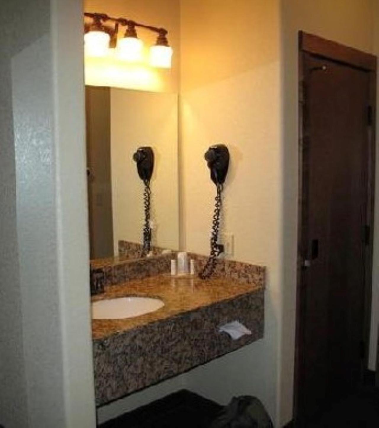 Queen Room with Two Queen Beds and Mountain View - Accessible/Non-Smoking photo 2