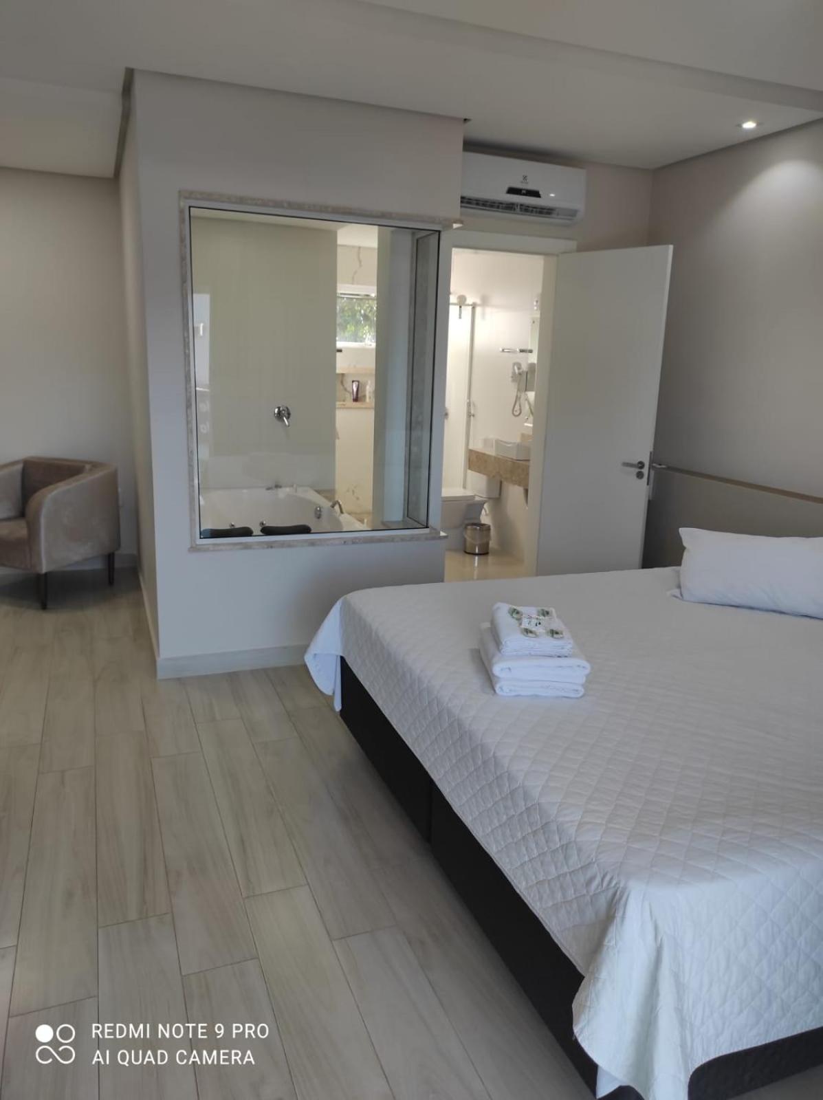Deluxe Suite with Spa Bath