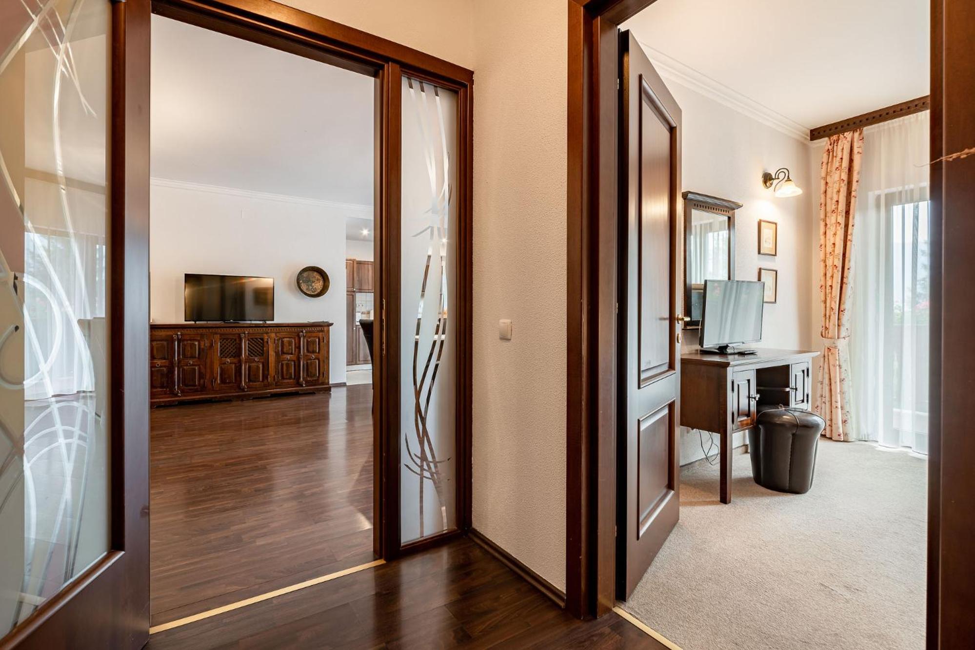 Family Apartment - Photo 12