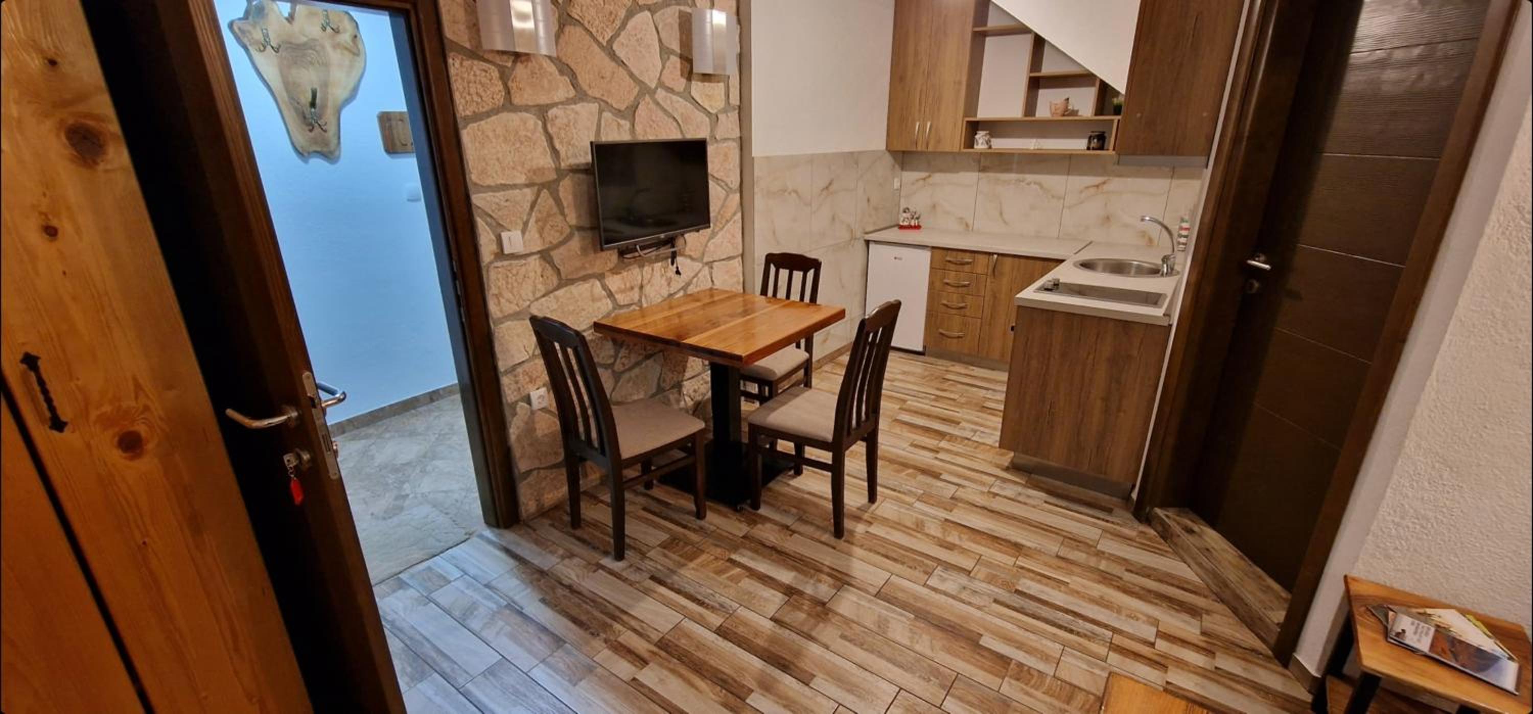 Apartment with Mountain View photo 3