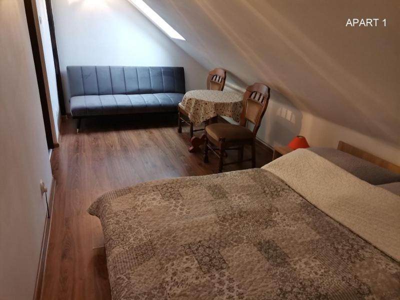 Apartment with Lake View - Photo 2