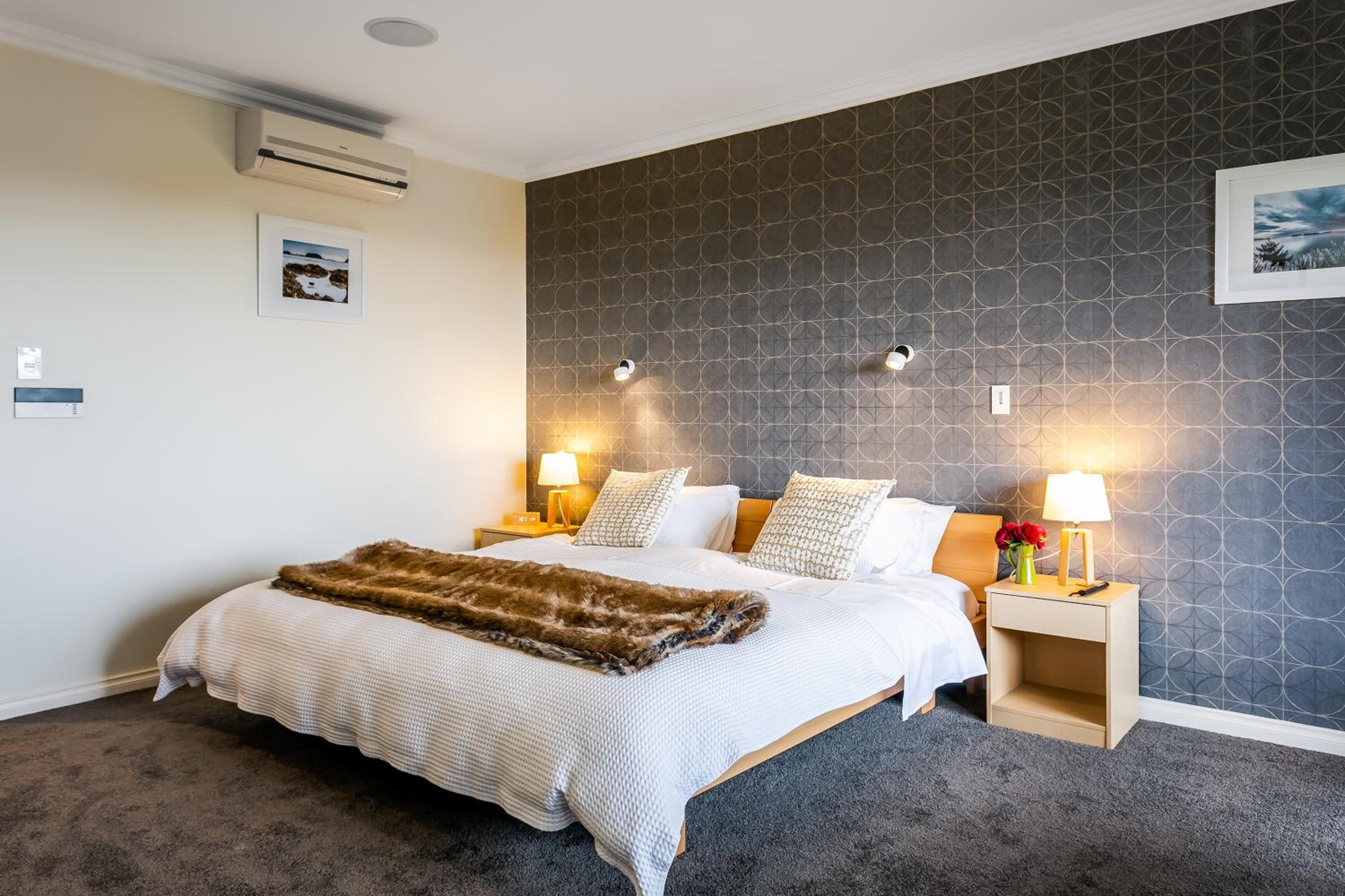 Deluxe King Suite photo 1