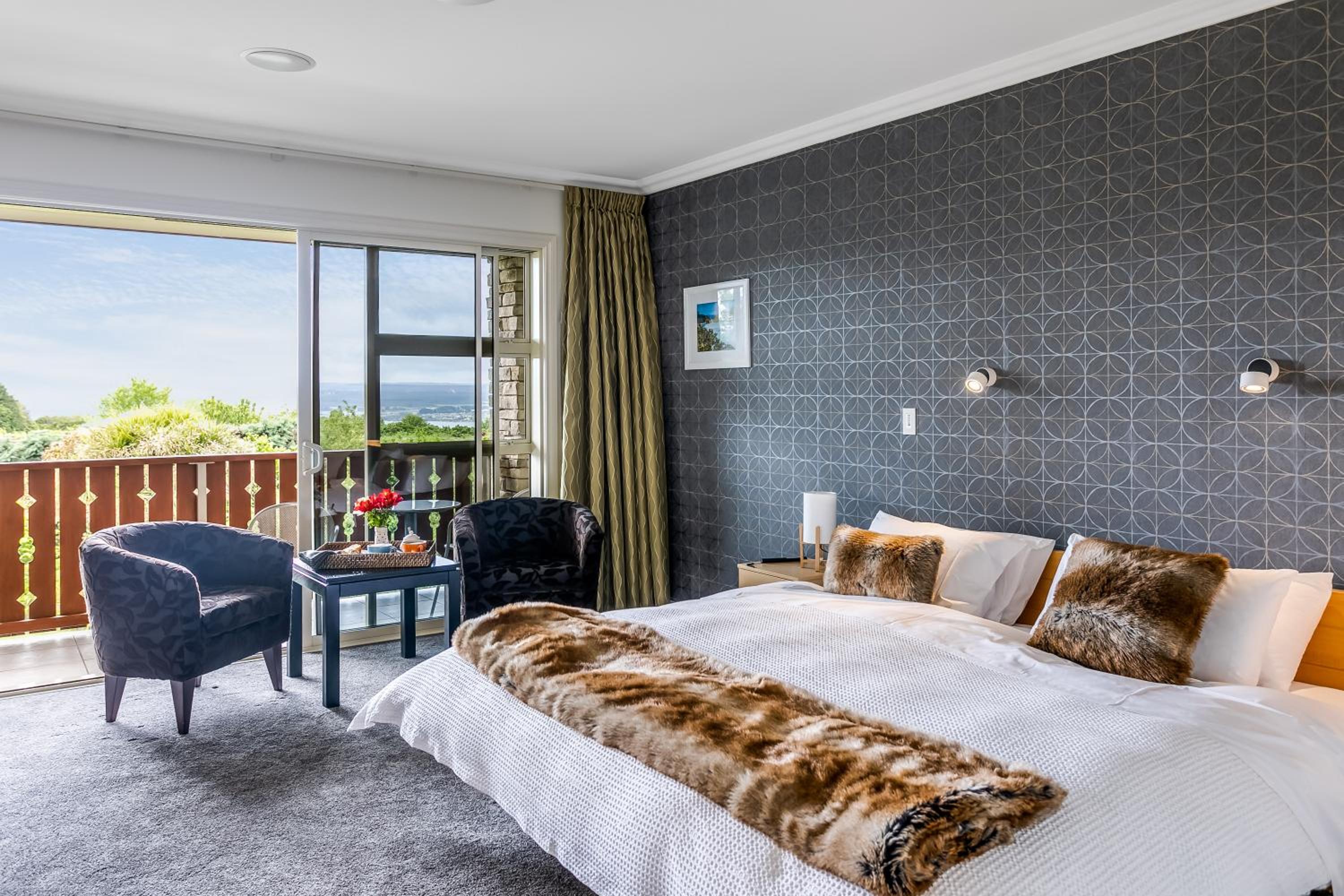 King Suite with Balcony photo 1