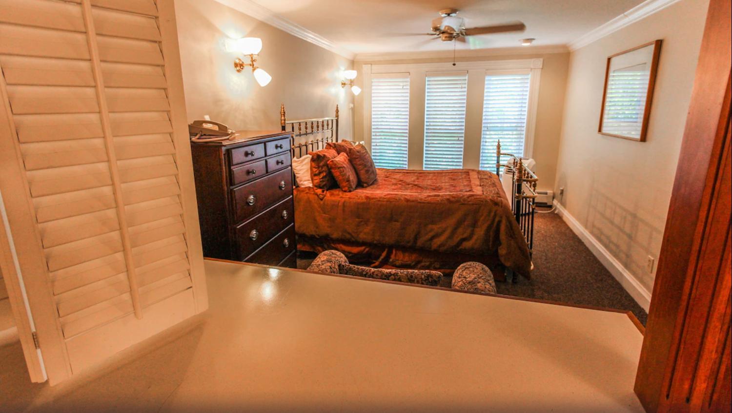 One-Bedroom Apartment photo 3