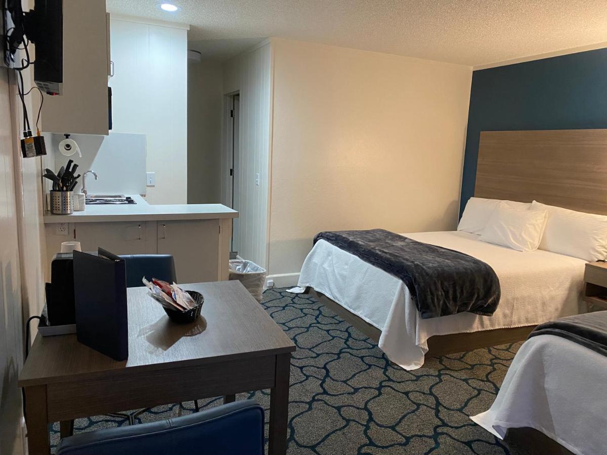 Queen room