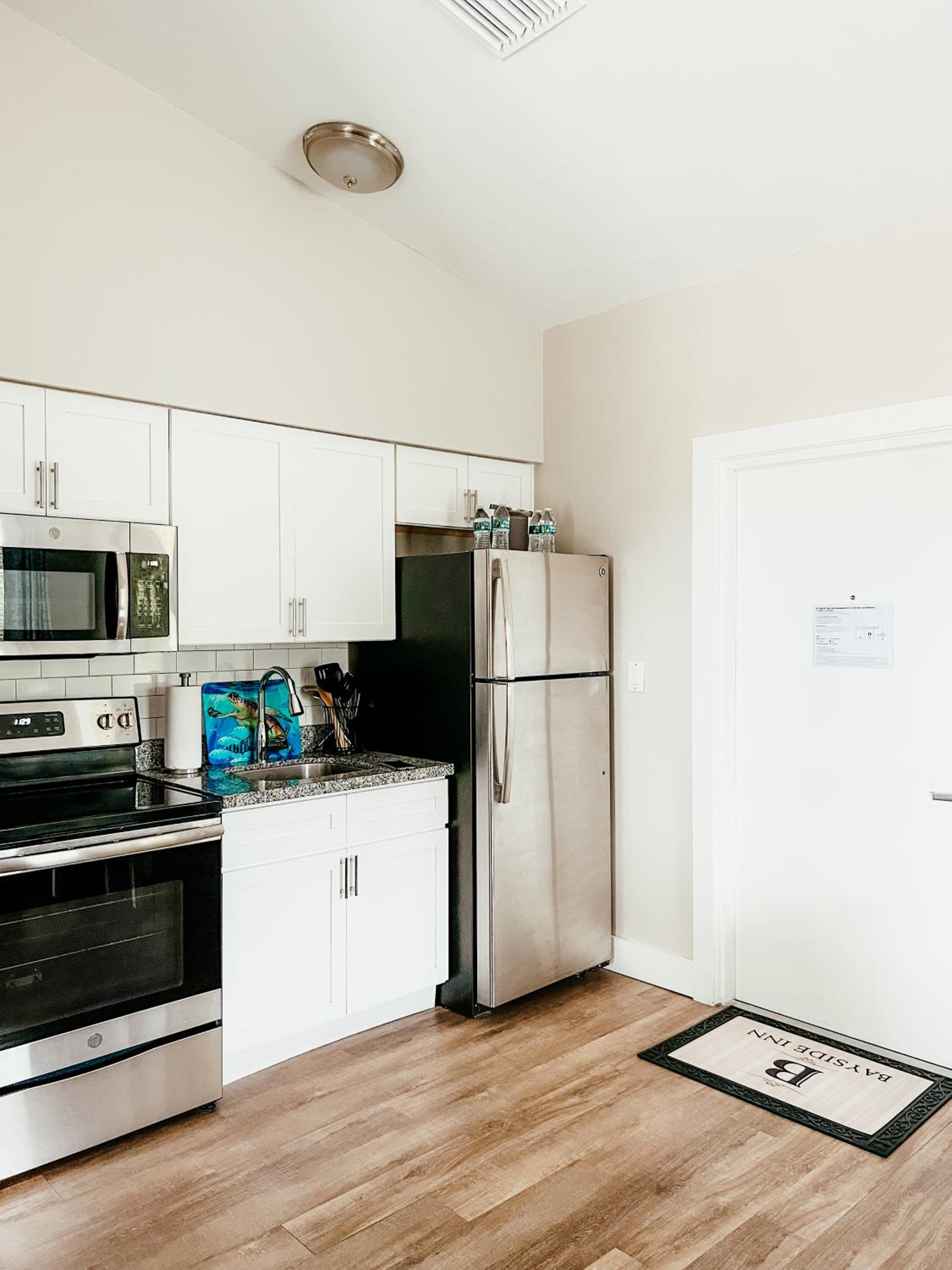 Premier One Bedroom Waterfront Suite Bayview with Sofabed - Photo 2