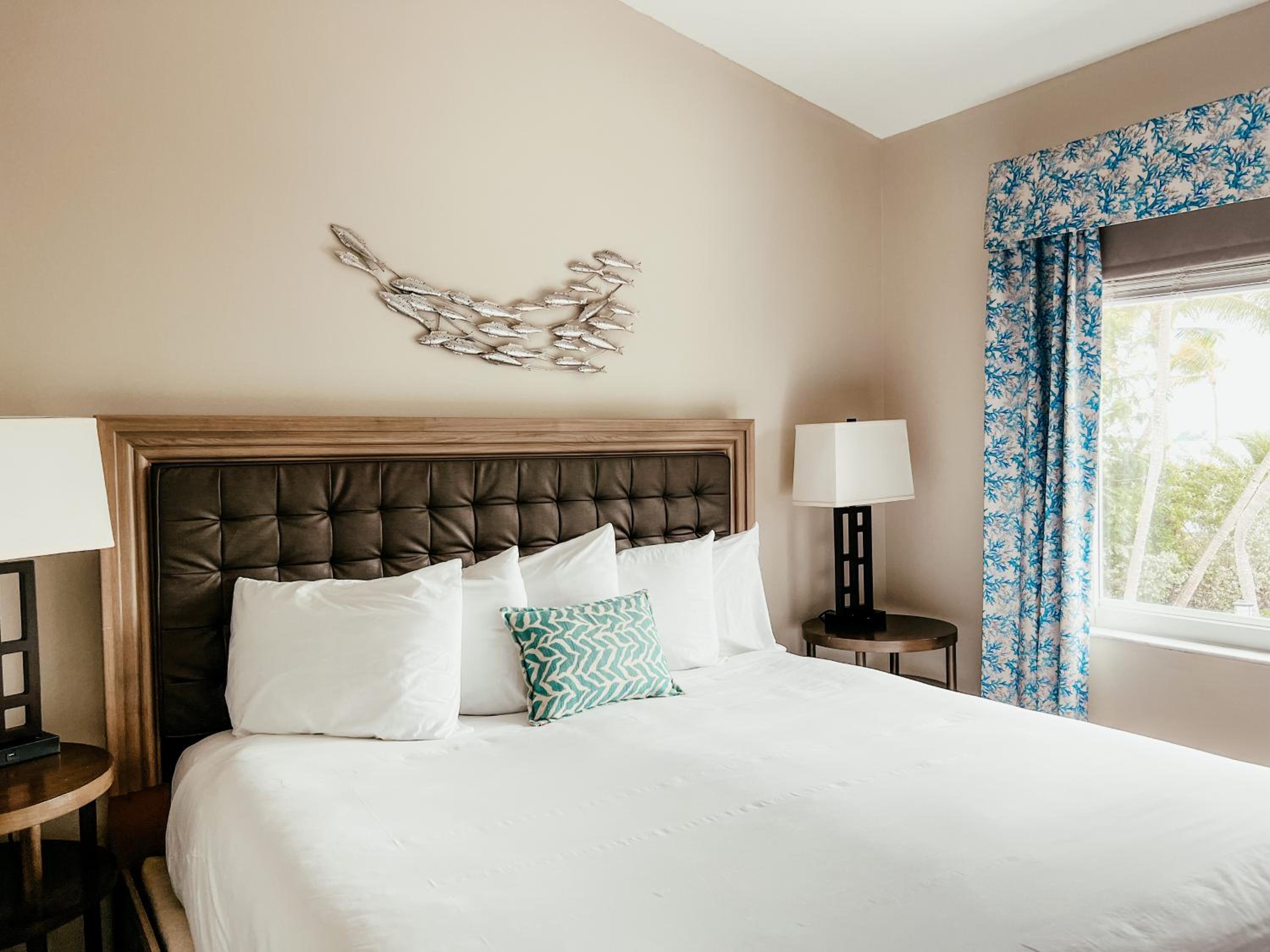 Premier One Bedroom Waterfront Suite Bayview with Sofabed - Photo 9
