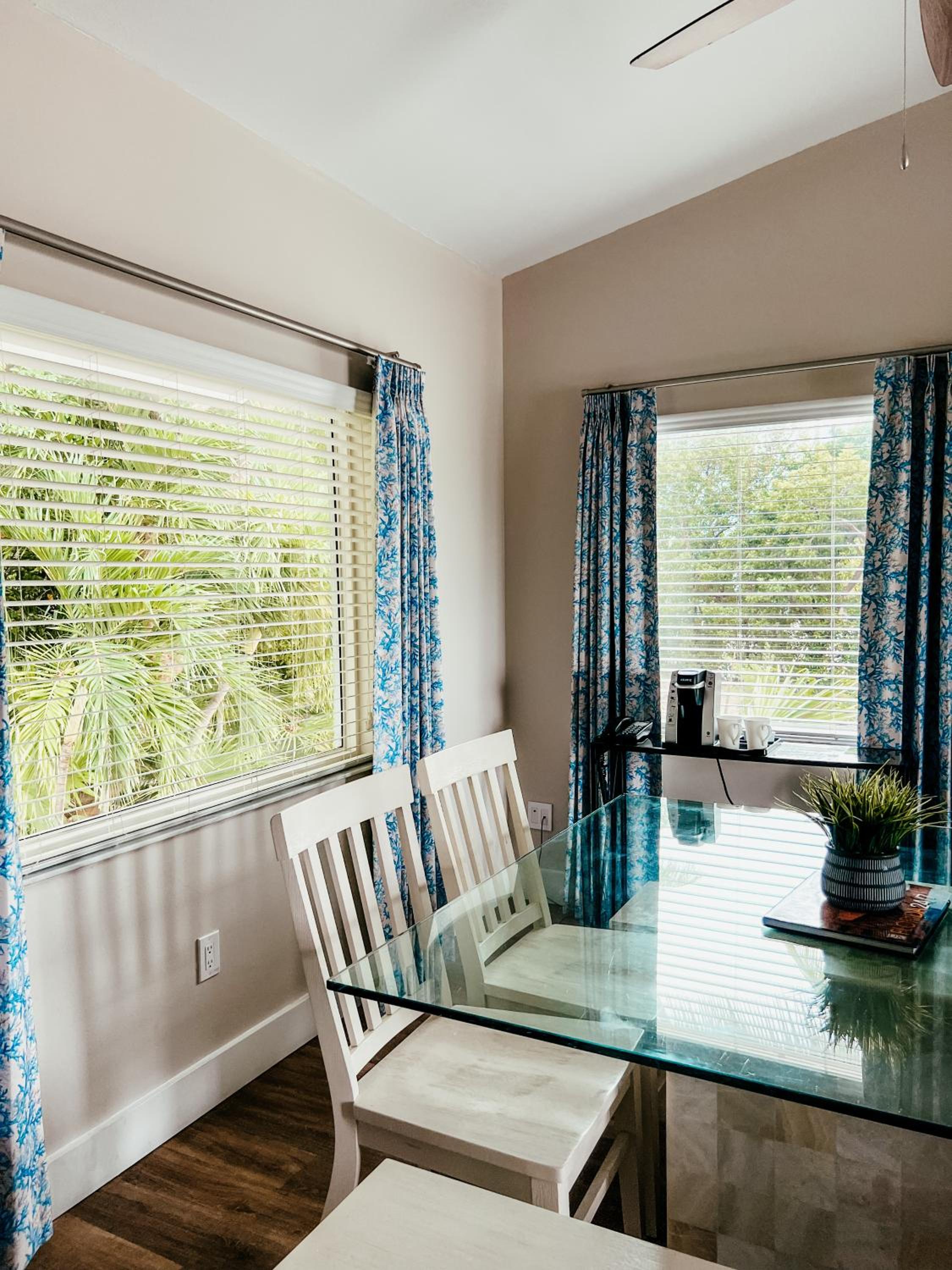 Premier One Bedroom Waterfront Suite Bayview with Sofabed - Photo 4