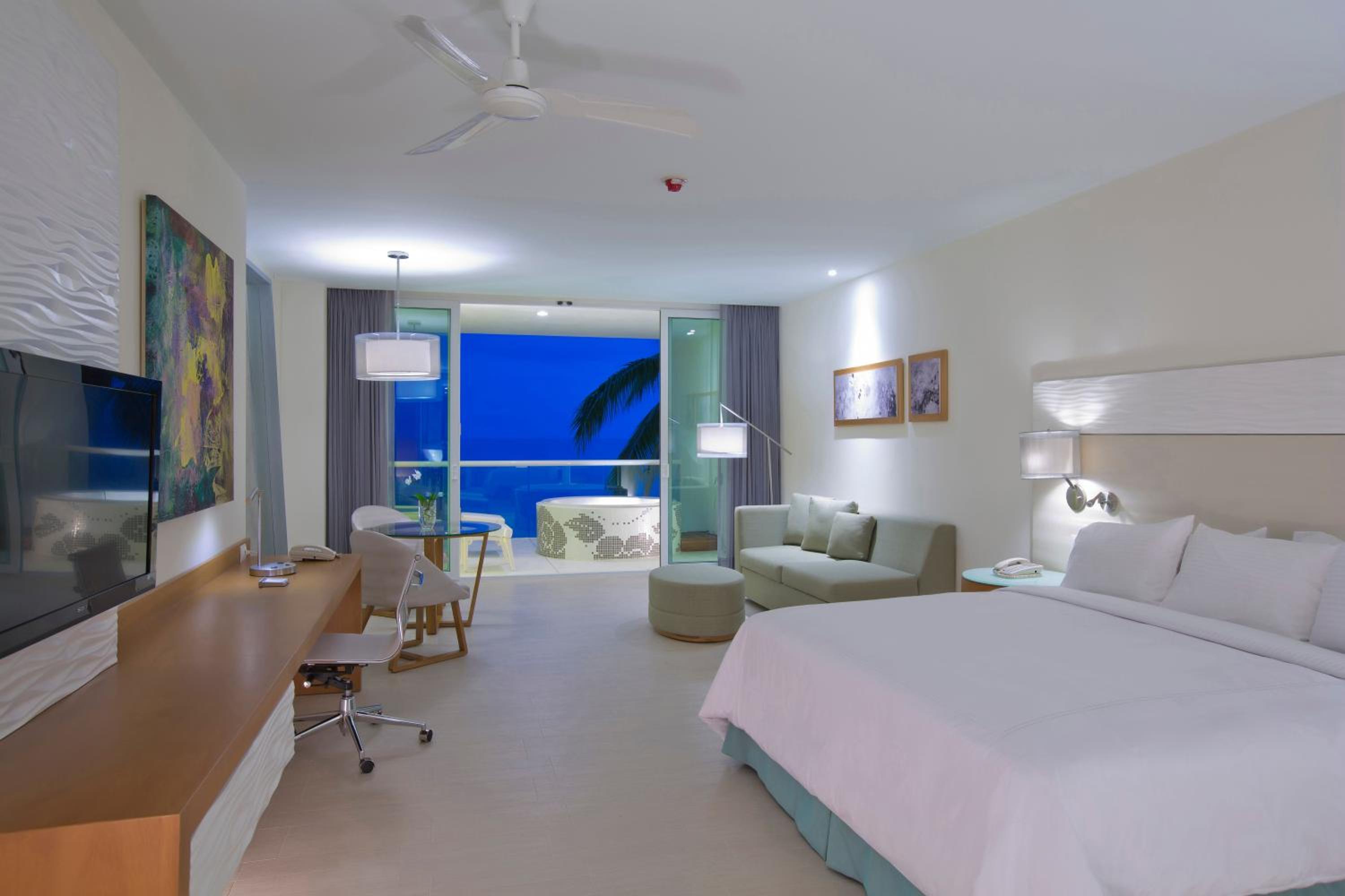 Jr Suite Jacuzzi King