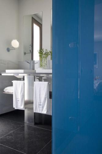 Twin Room with Sea View - Photo 4