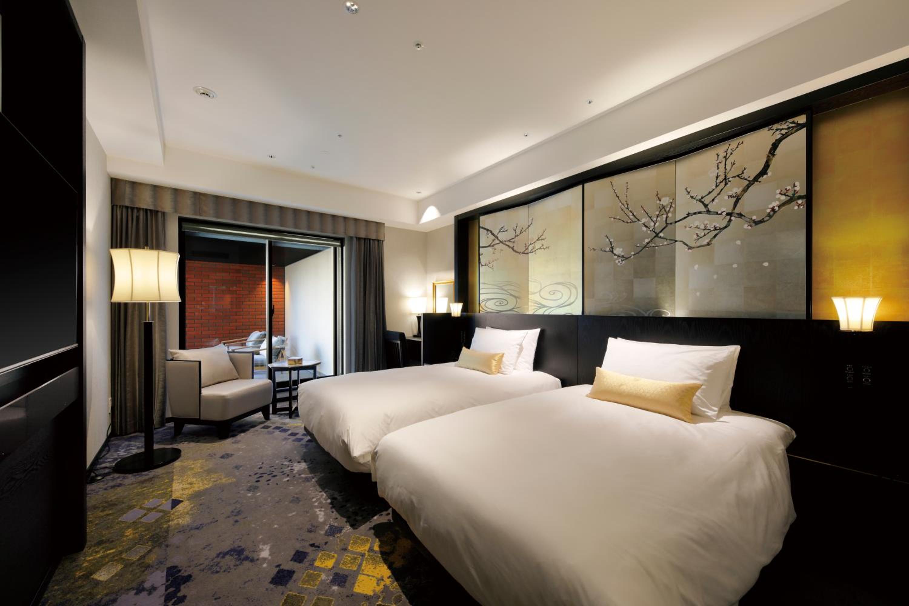 Club Twin Room with Lounge Access with Balcony - Photo 1