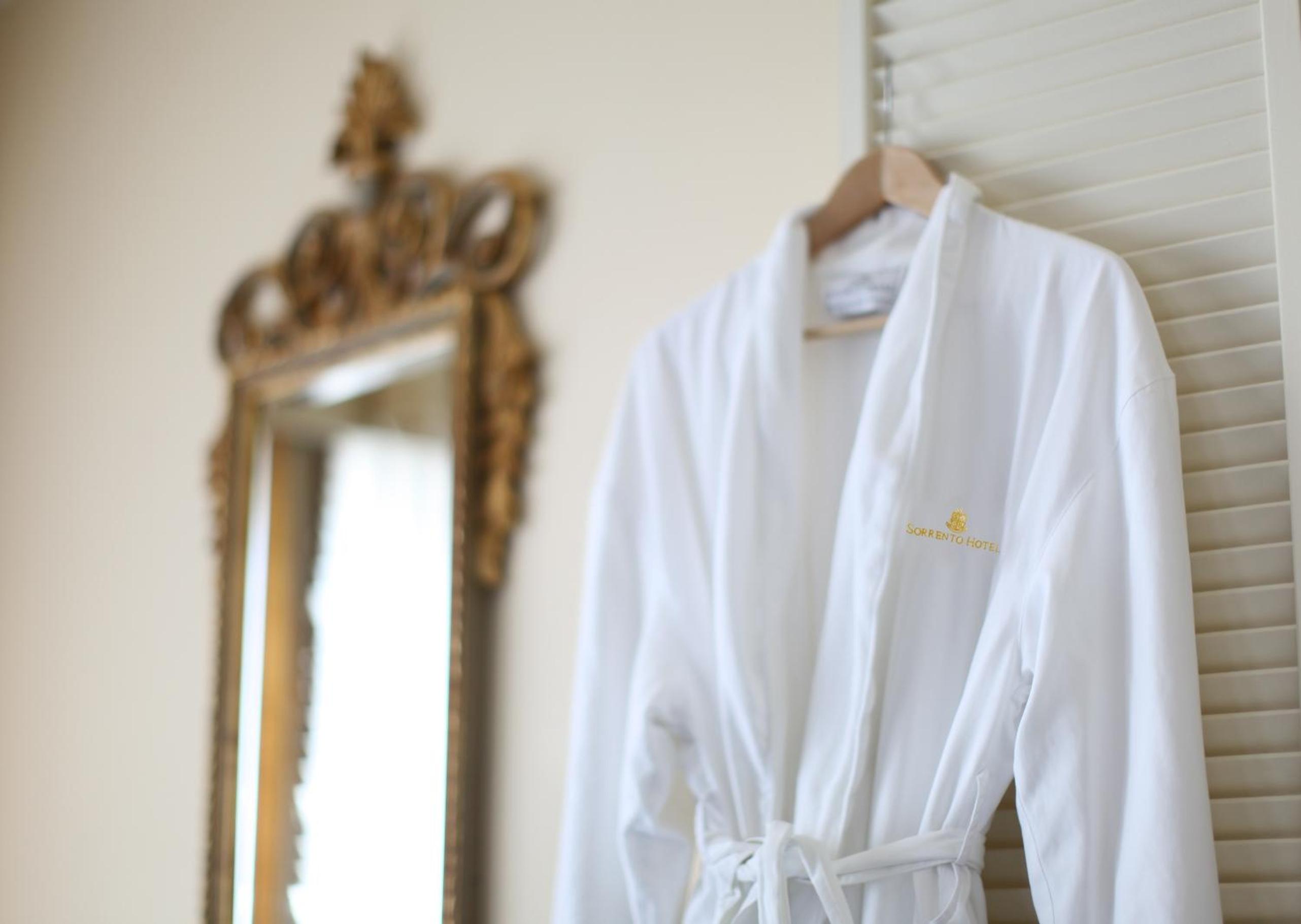 Classico Guestroom  - Photo 4
