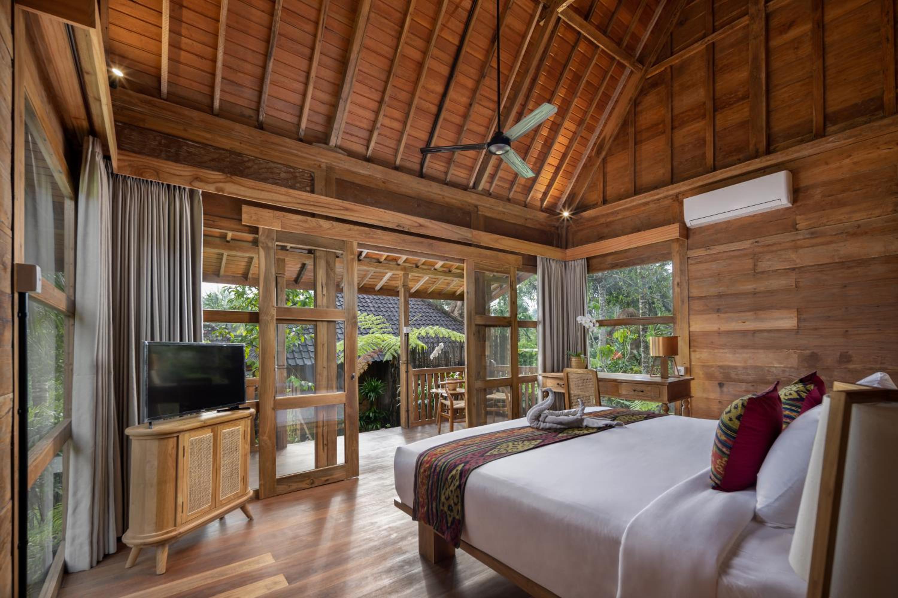 Deluxe Double or Twin Room - Photo 13