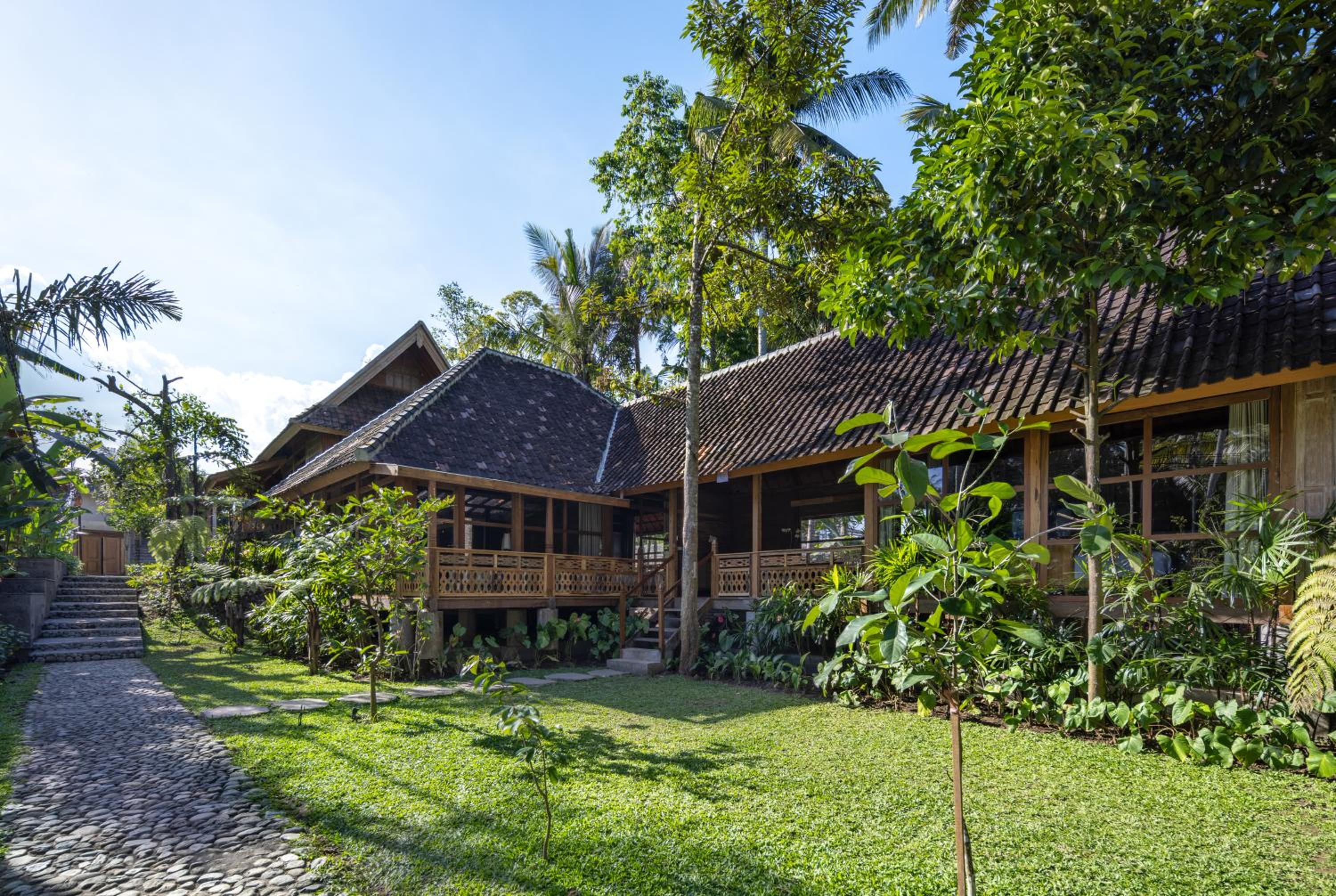 Three-Bedroom Bungalow - Photo 4
