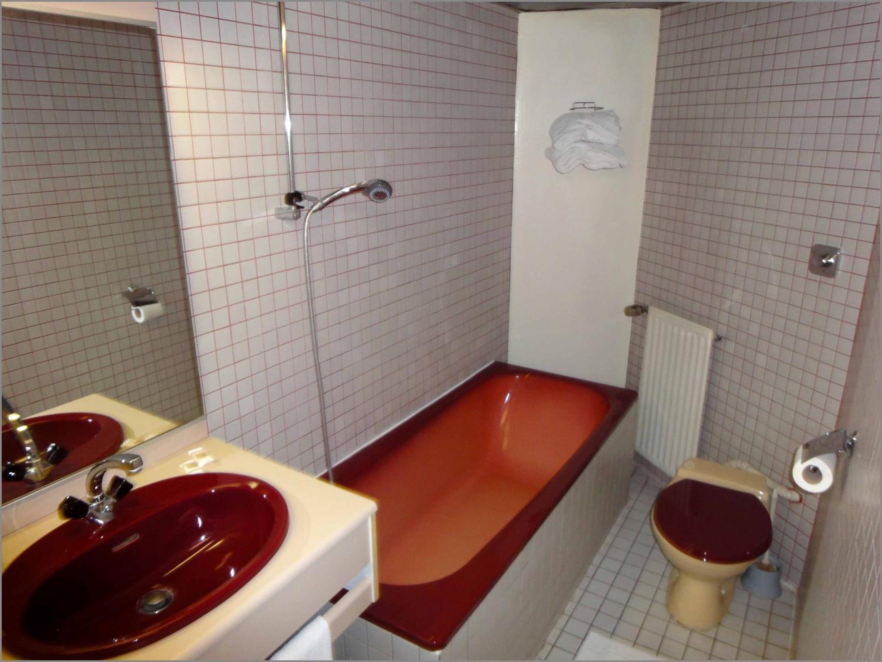 Twin Superior Room - Bath photo 2