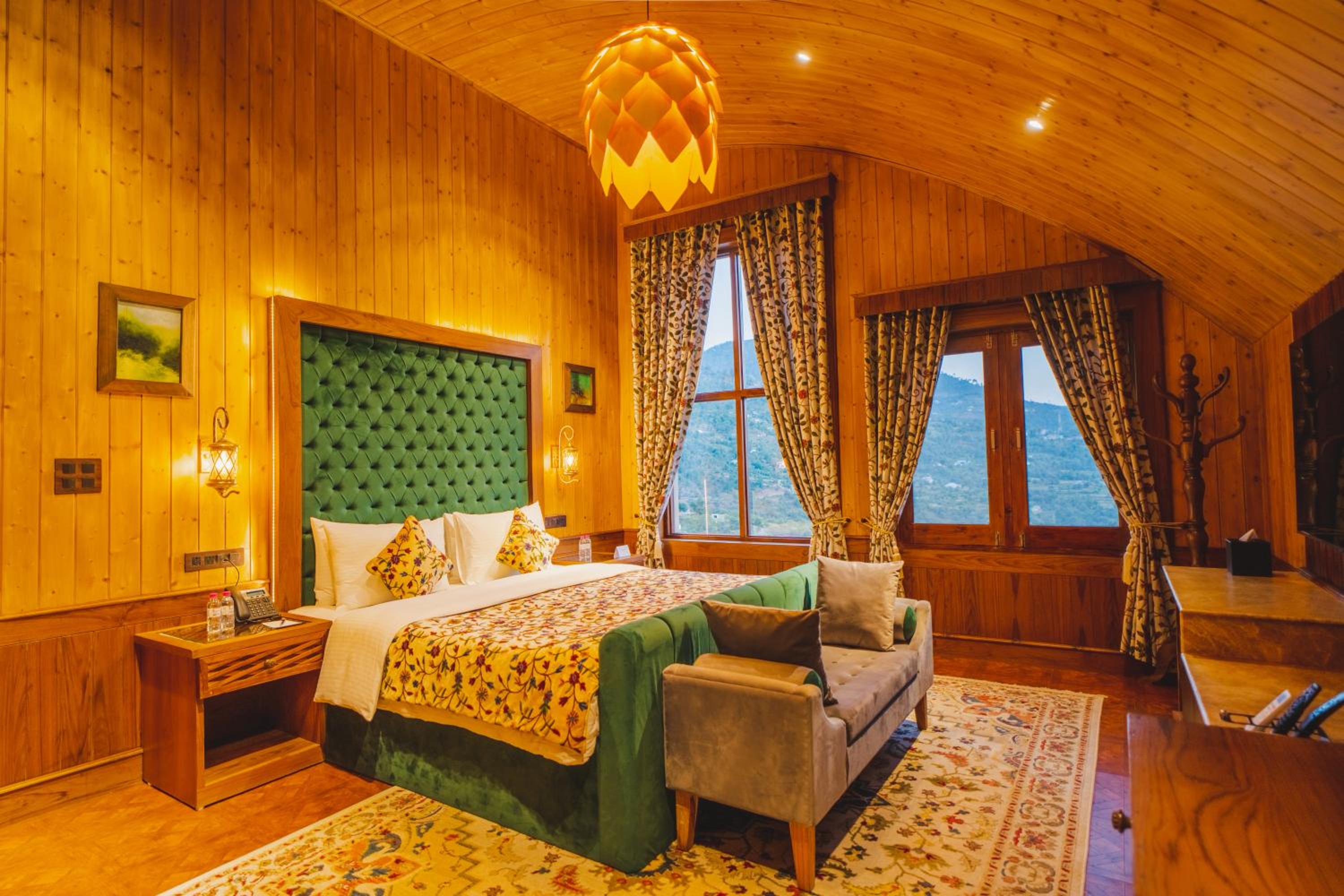 Gondola View Suite With Complimentary Unlimited Gondola Rides
