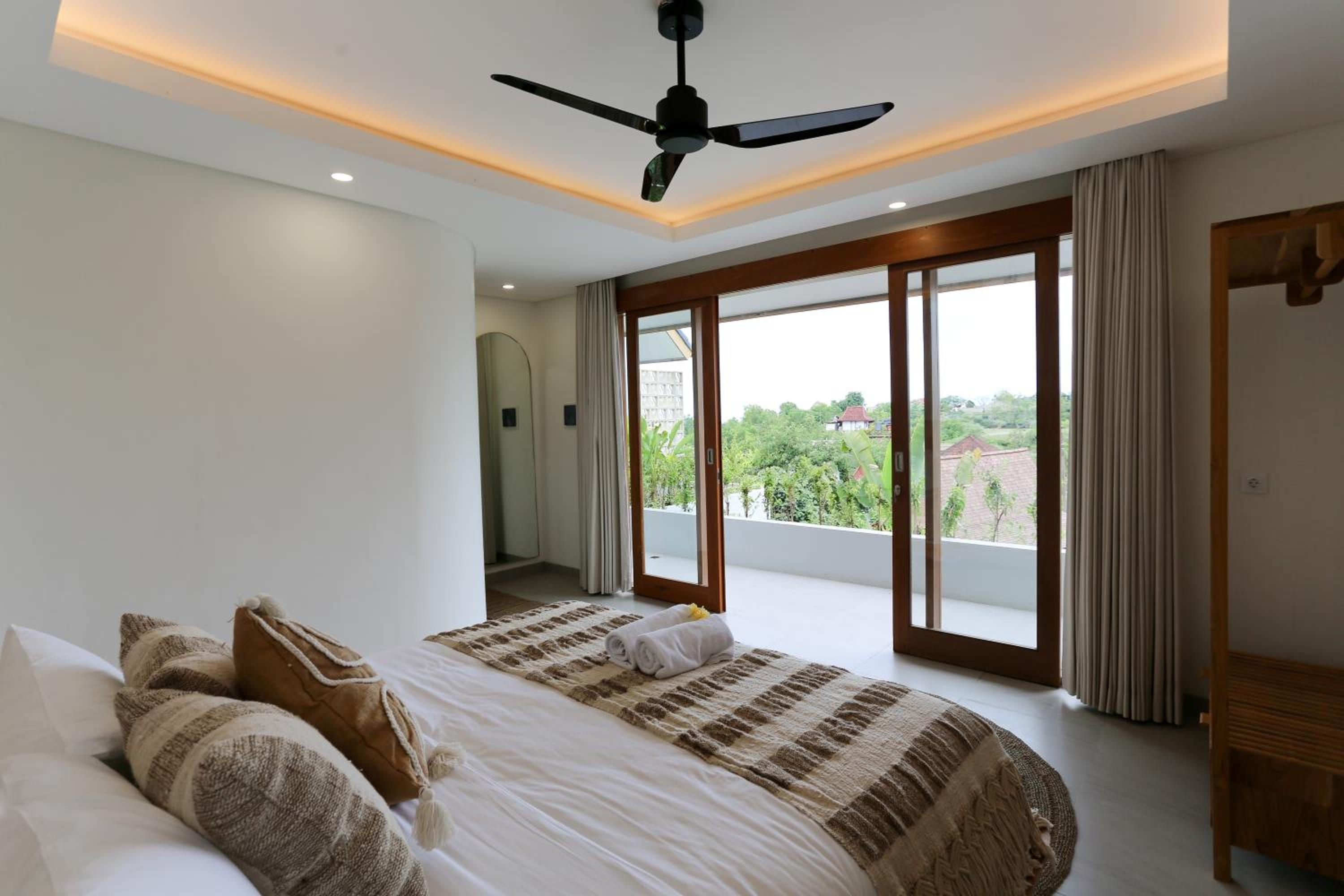 One-Bedroom Villa - Photo 11