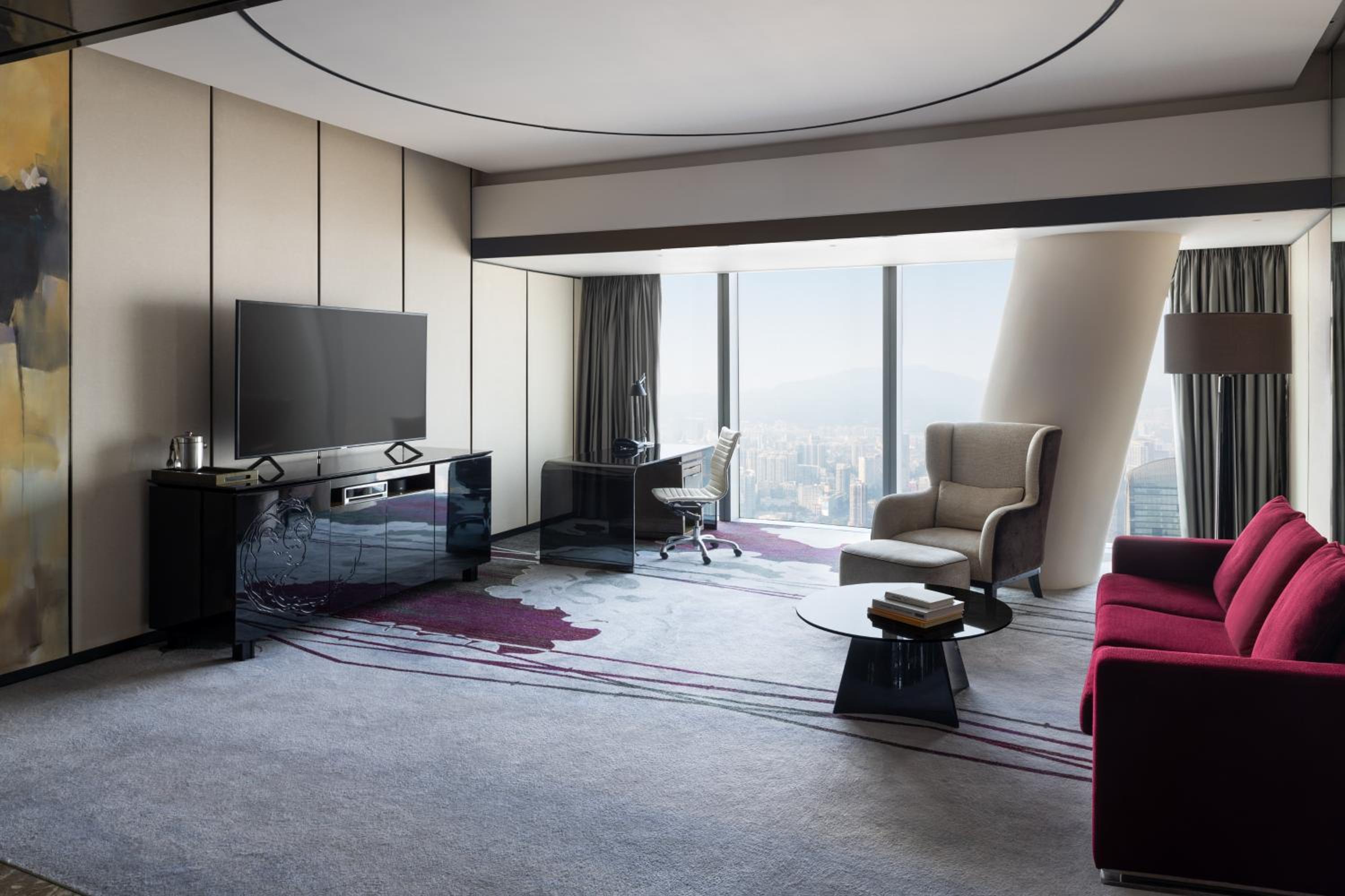 Deluxe King Suite with City View