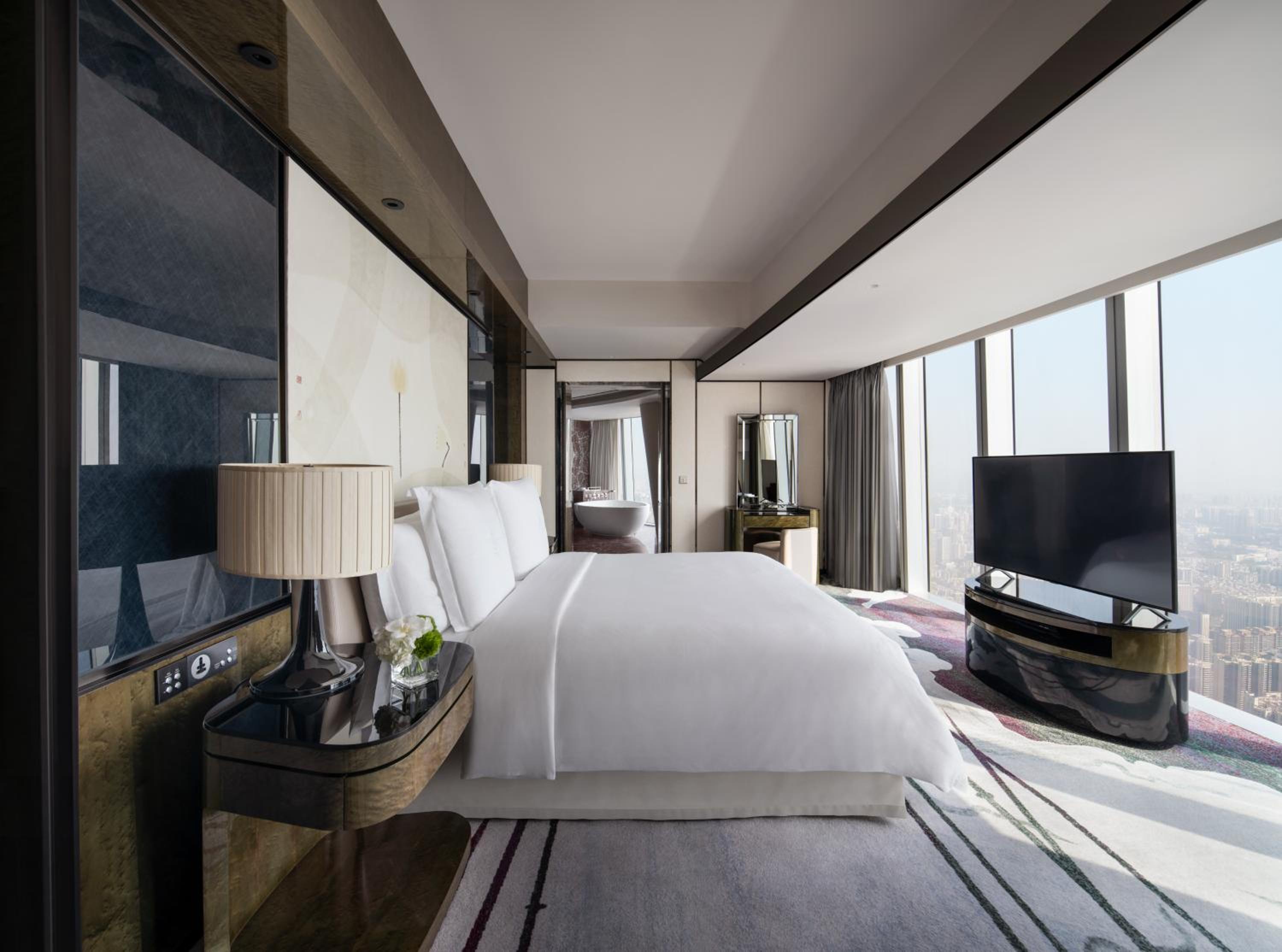 Deluxe King Suite with City View