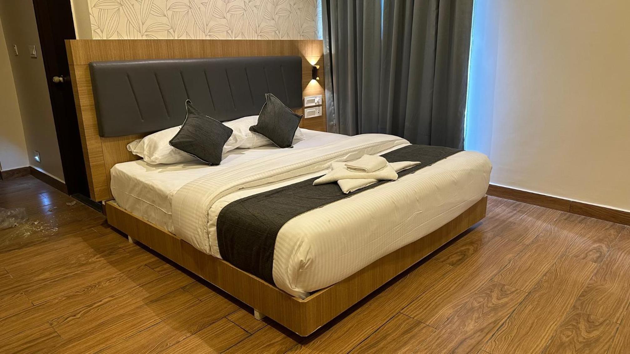 King Room with Mountain View photo 2