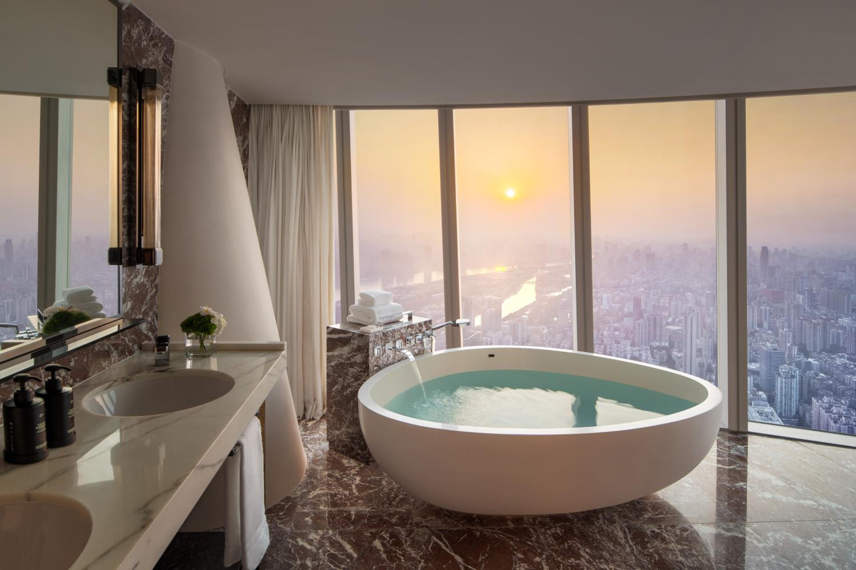 Premier King Room with River View - Photo 4