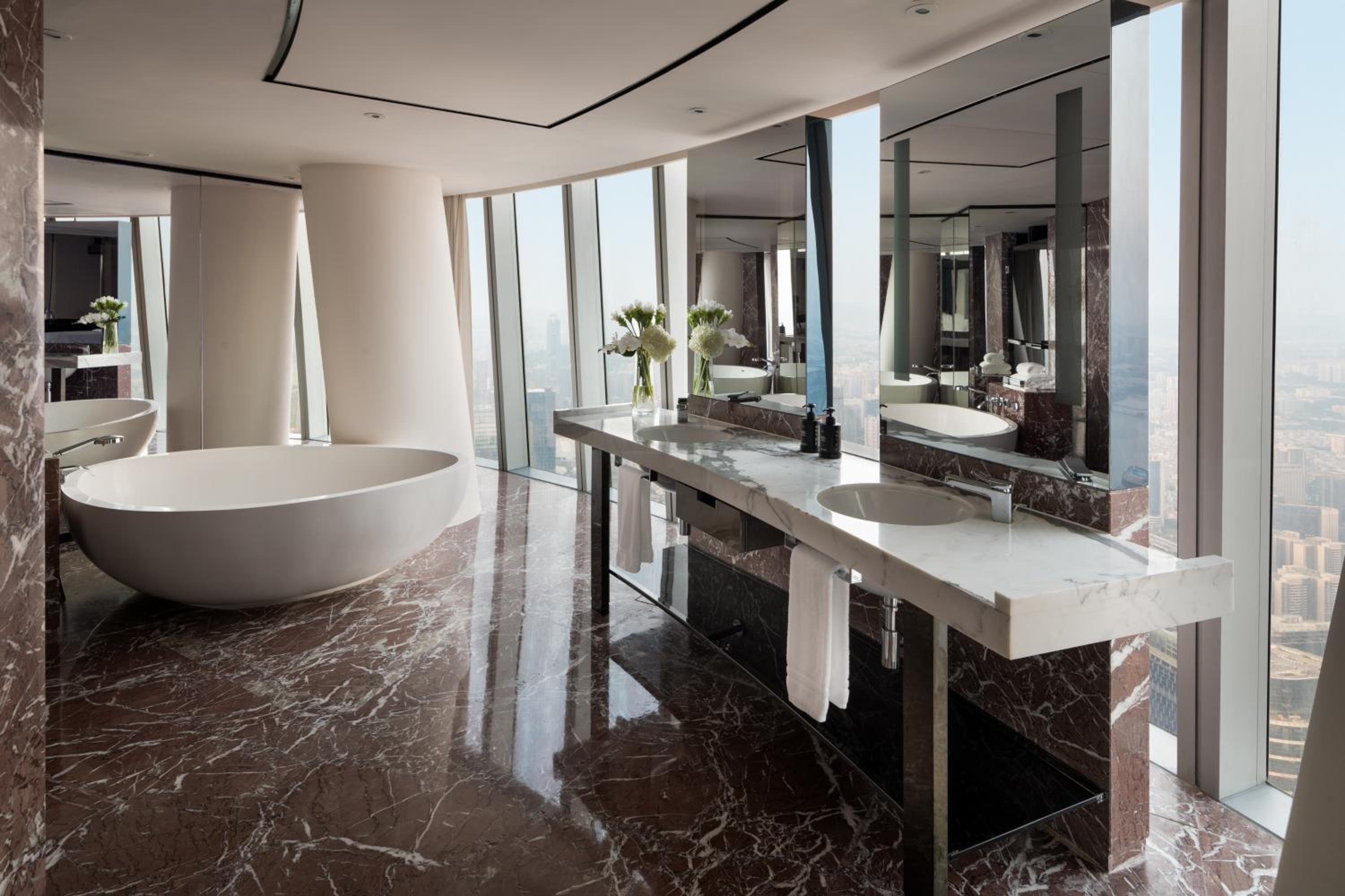 Club Premier King Room with Canton Tower View - Photo 3