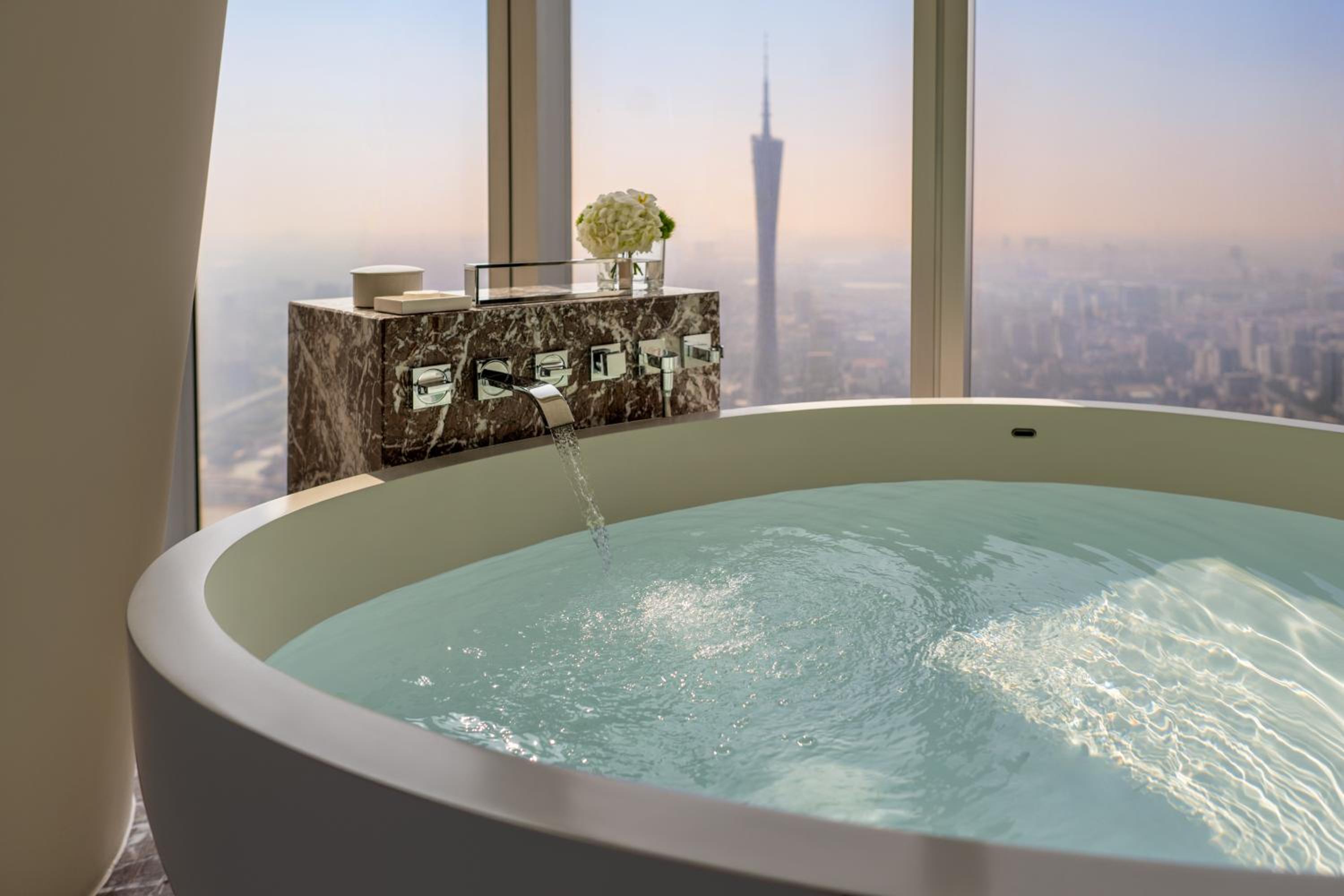 Club Premier King Room with Canton Tower View - Photo 4